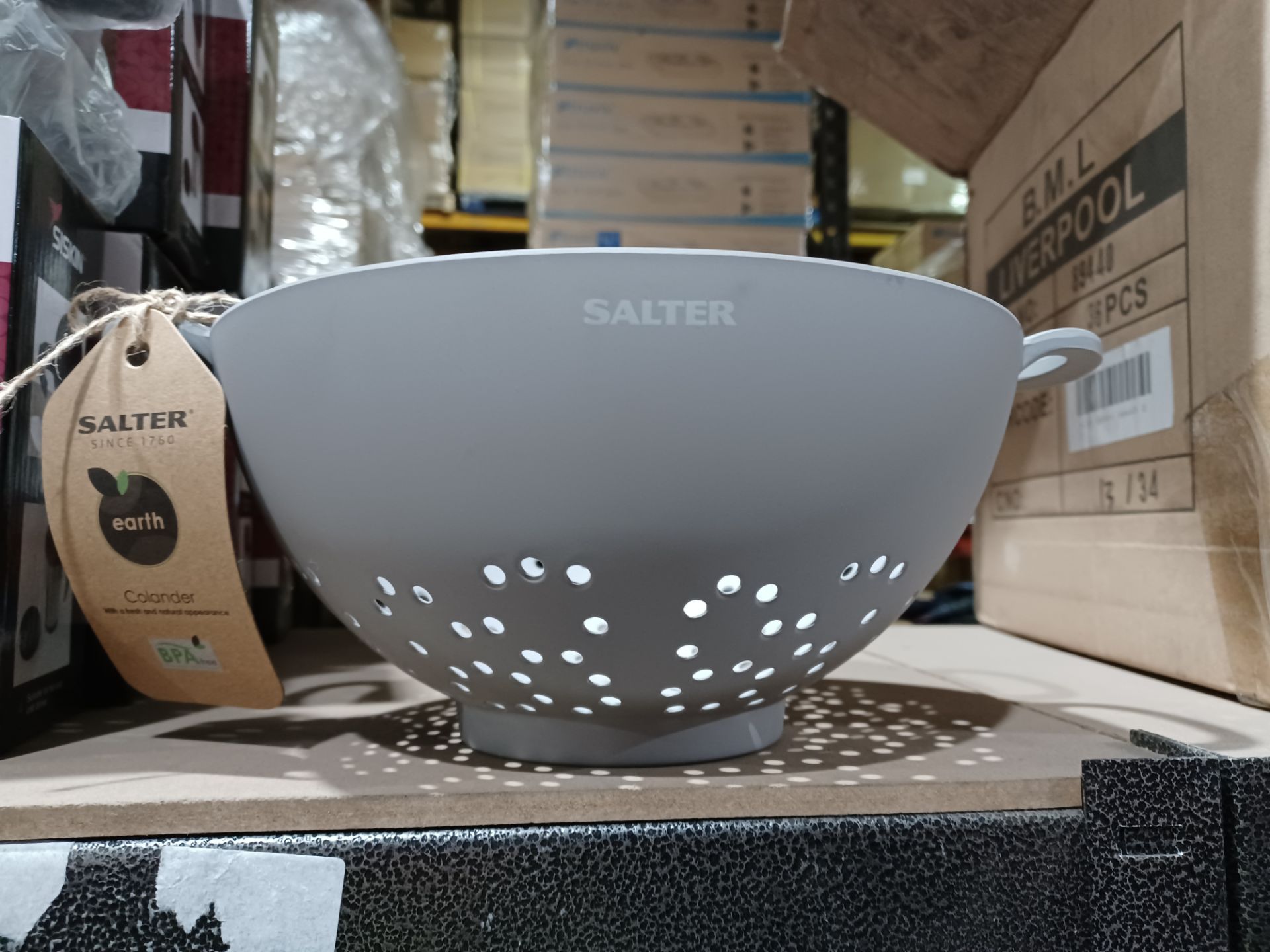 18 X NEW SALTER COLANDERS IN GREY AND WHITE