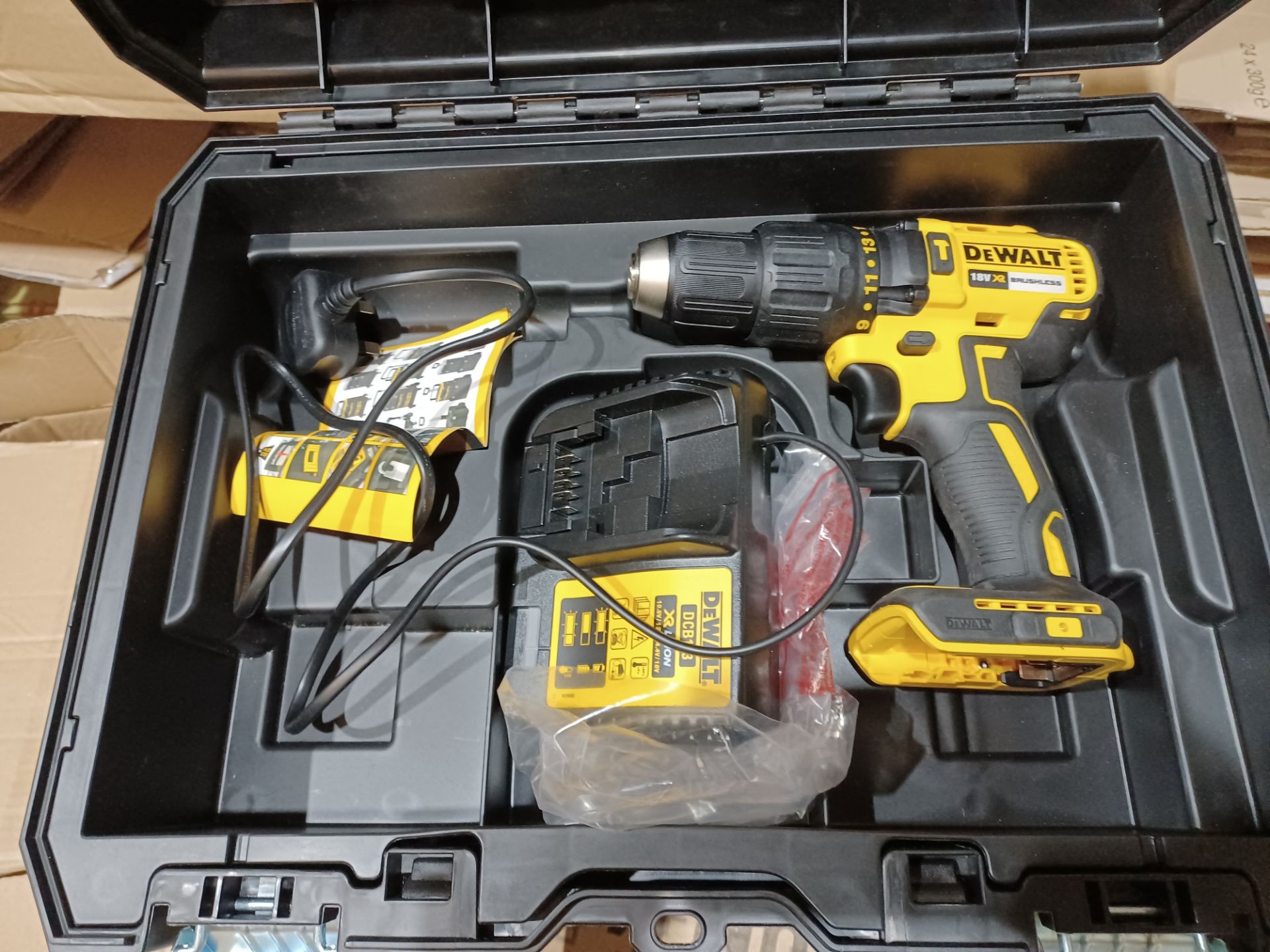 DEWALT DCD778D2T-SFGB 18V 2.0AH LI-ION XR BRUSHLESS CORDLESS COMBI DRILL WITH CHARGER AND CARRY CASE