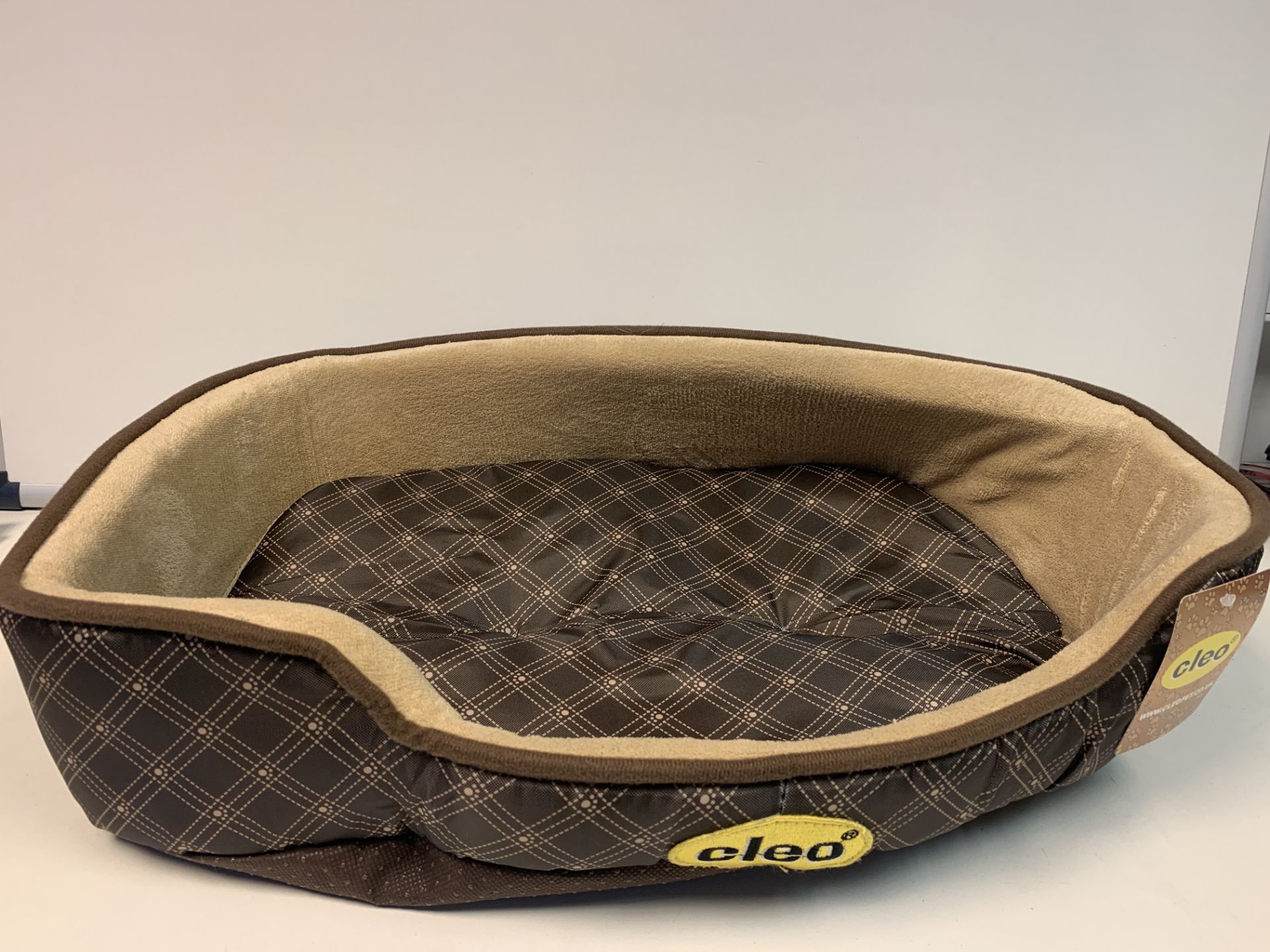 5 X NEW PACKAGED CLEO OXFORD LUXURY PET BEDS - MEDIUM- SAGE & GOLD (S1)