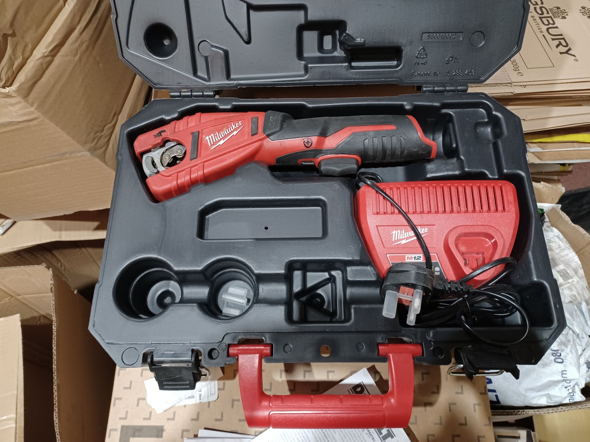 MILWAUKEE 12PC-201C 12V 2.0AH LI-ION REDLITHIUM CORDLESS PIPE CUTTER WITH CHARER AND CARRY CASE