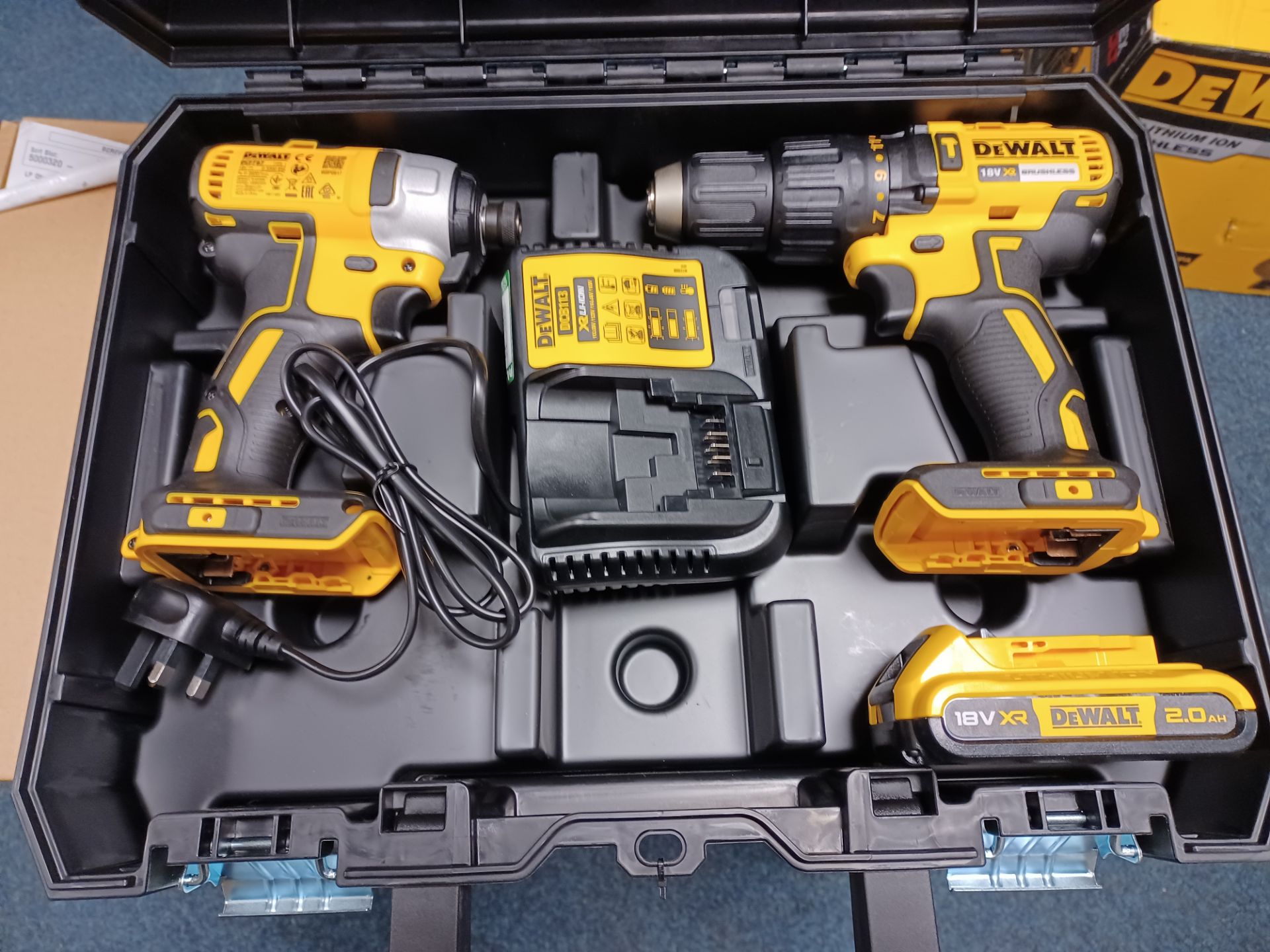 DEWALT DCK2060L2T-SFGB 18V 3.0AH LI-ION XR BRUSHLESS CORDLESS TWIN PACK WITH 1 BATTERY CHARGER AND