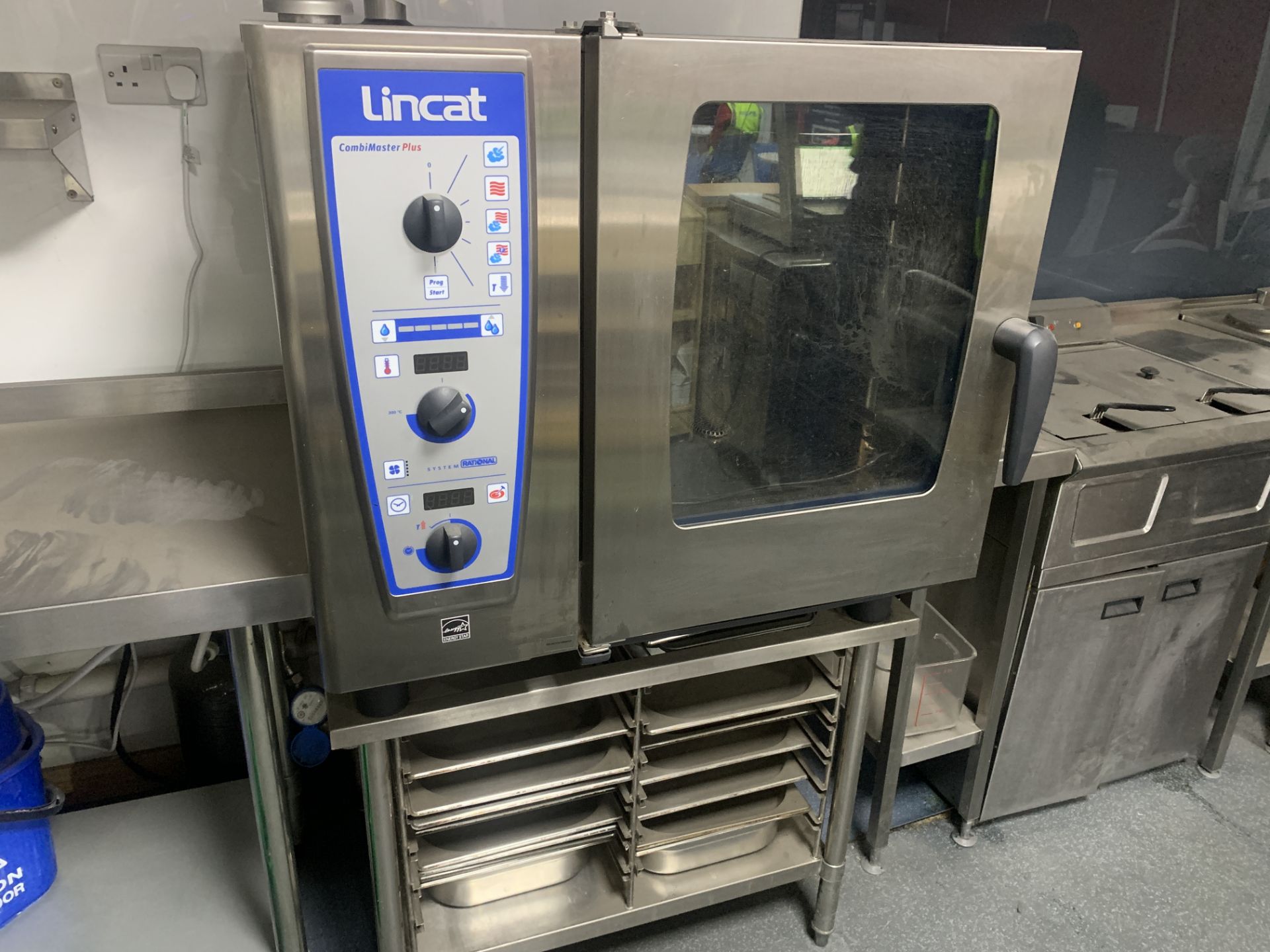 LINCAT COMBIMASTER PLUS OCMP61 6 TRAY COMBI OVEN - Image 2 of 3