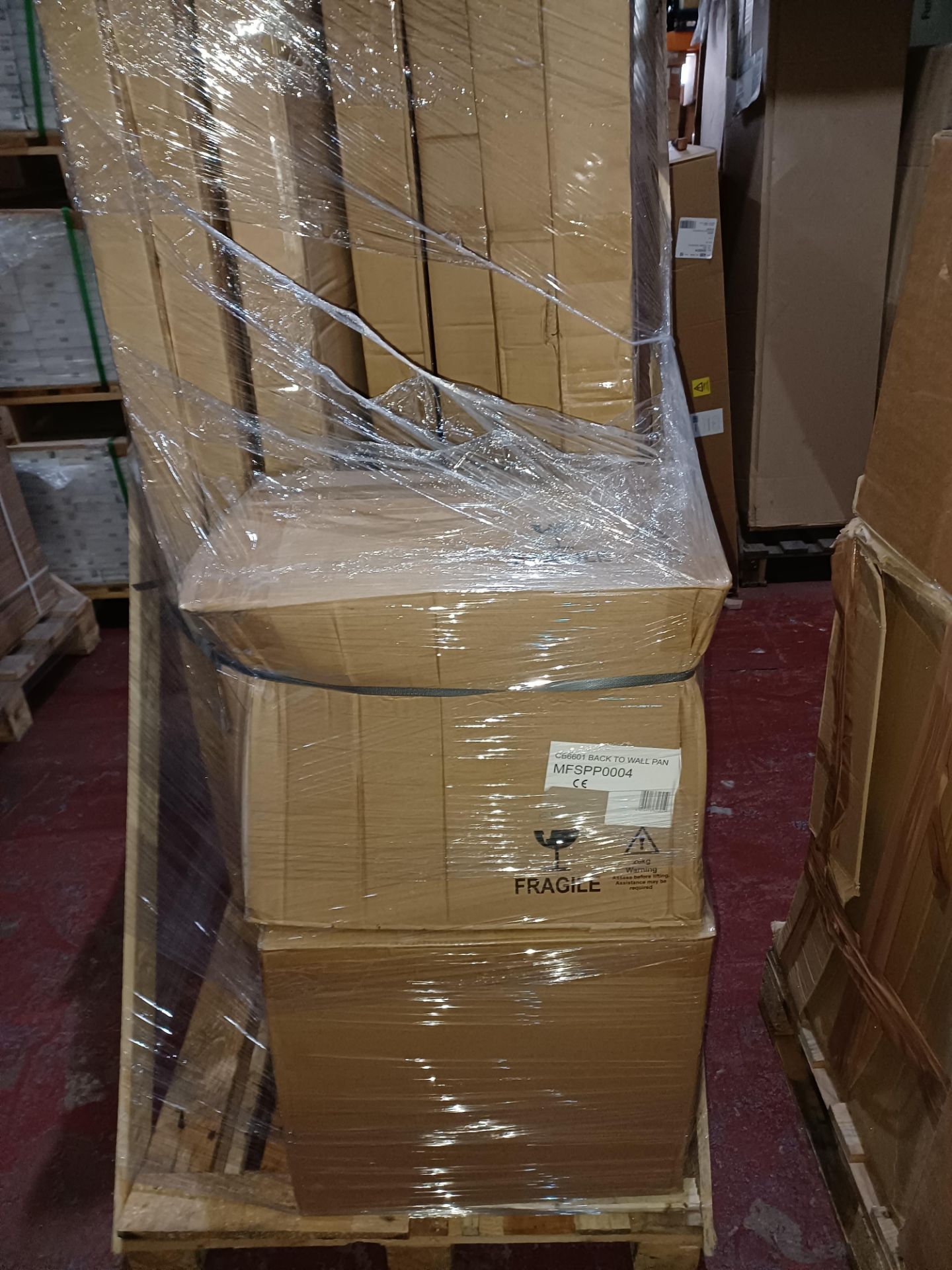 (L120) PALLET TO CONTAIN A LARGE QTY OF ASSORTED BATHROOM STOCK TO INCLUDE: SHOWER DOOR PANELS, BACK - Image 2 of 2