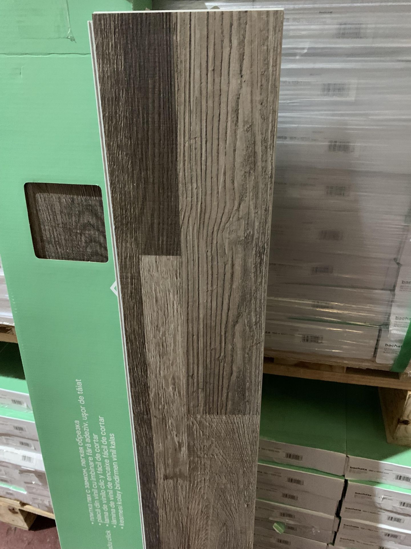 PALLET TO CONTAIN 10 x PACKS OF NEW BACHETA LUXURY VINYL CLICK PLANK FLOORING. STYLE: MULTI-PLANK - Image 2 of 3