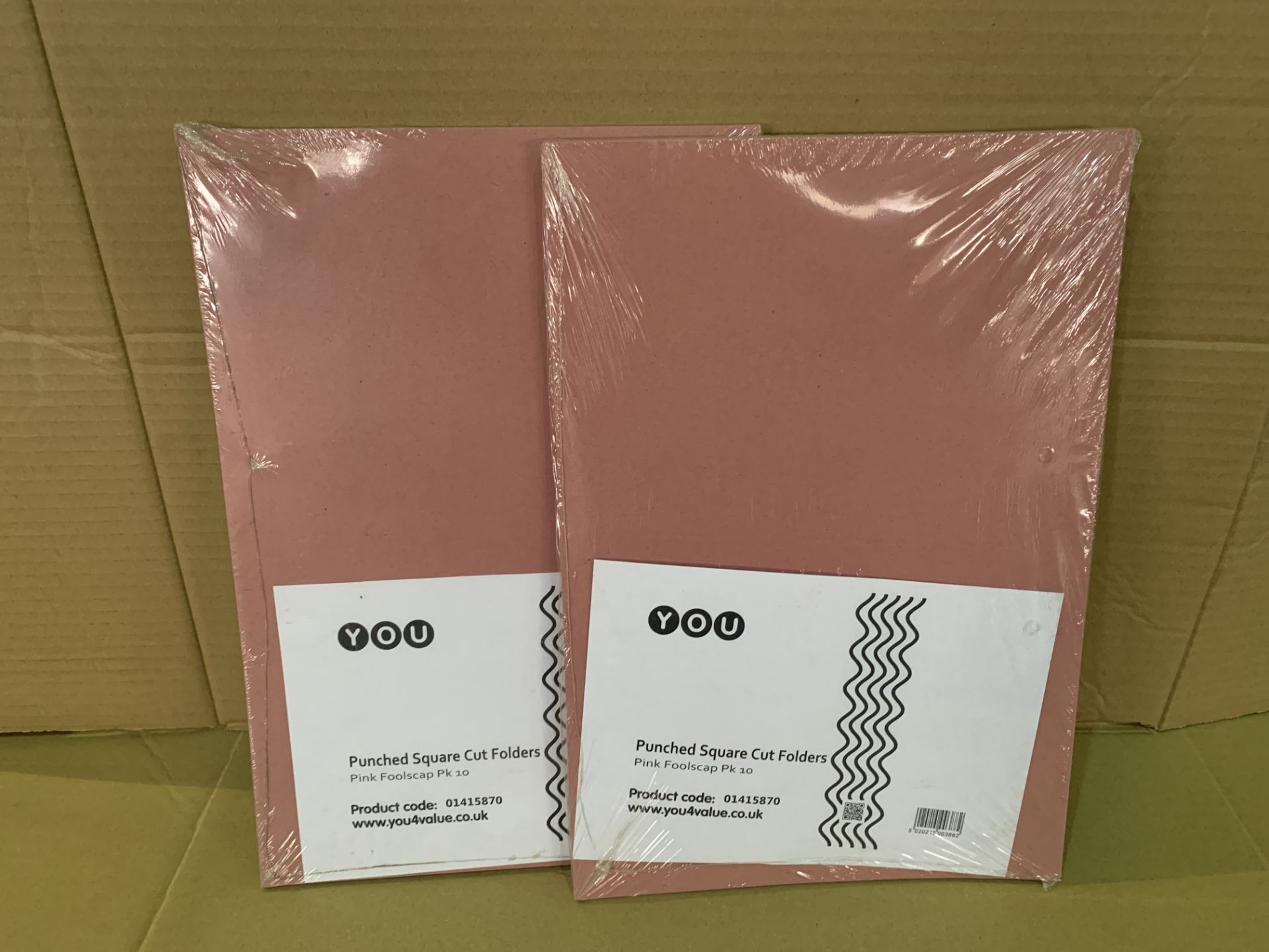 80 X BRAND NEW PACKS OF 10 PUNCHED SQUARE CUT FOLDERS R15