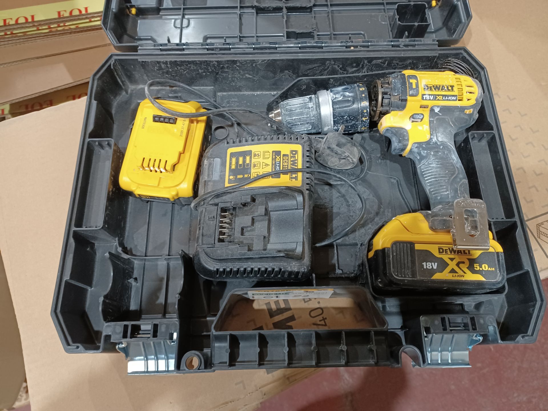 DEWALT DCD785P2T-SFGB 18V 5.0AH LI-ION XR CORDLESS COMBI-HAMMER DRIL COMES WITH 2 BATTERIES, CHARGER