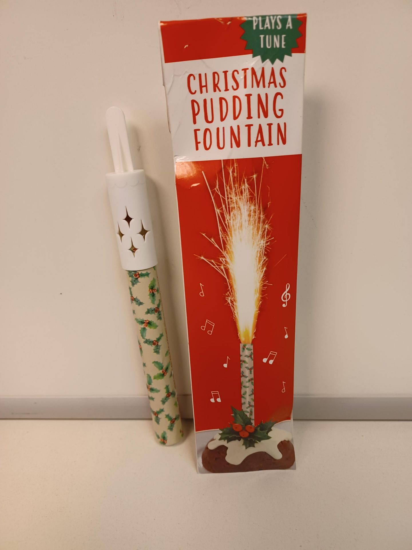 80 X NEW PACKAGED CHRISTMAS PUDDING FOUNTAINS - PLAYS A TUNE. RRP £6.99 EACH (ROW13 TOP)