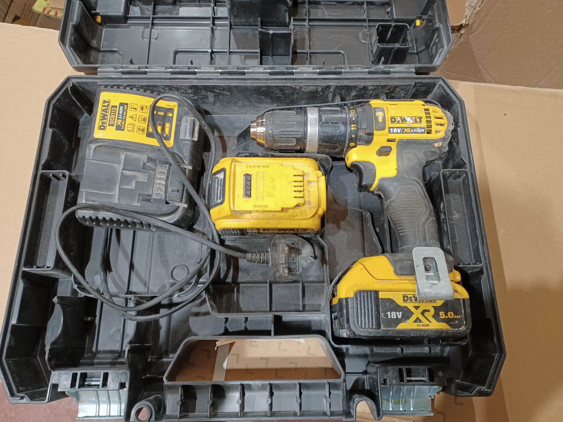 DEWALT DCD785P2T-SFGB 18V 5.0AH LI-ION XR CORDLESS COMBI-HAMMER DRIL COMES WITH BATTERY, CHARGER AND