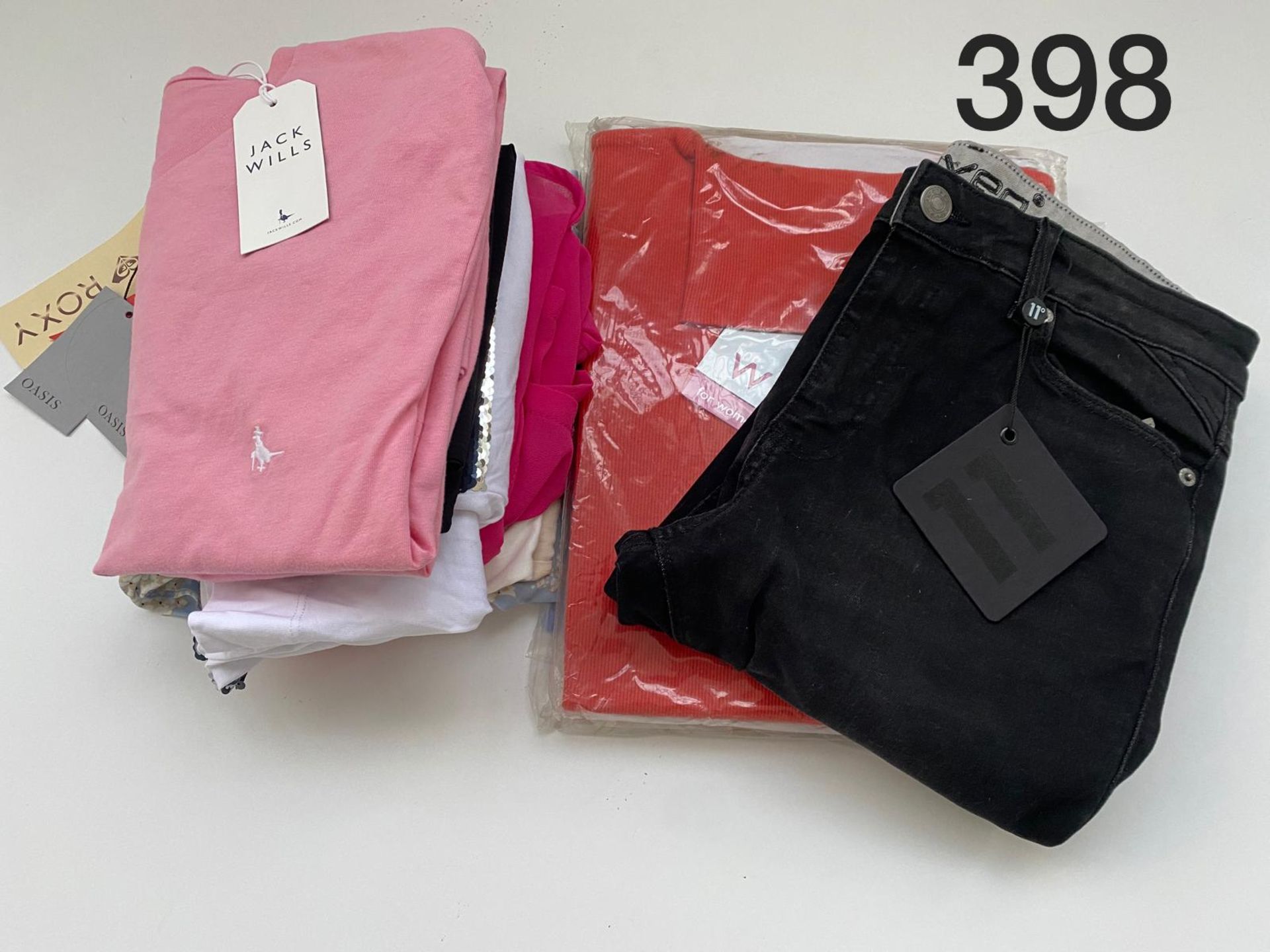 10 PIECE LADIES CLOTHING LOT IN VARIOUS SIZES INCLUDING JACK WILLS, 11 DEGREES, OASIS ETC RRP £220