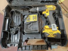 DEWALT DCD785P2T-SFGB 18V 5.0AH LI-ION XR CORDLESS COMBI-HAMMER DRILL COMES WITH BATTERY, CHARGER