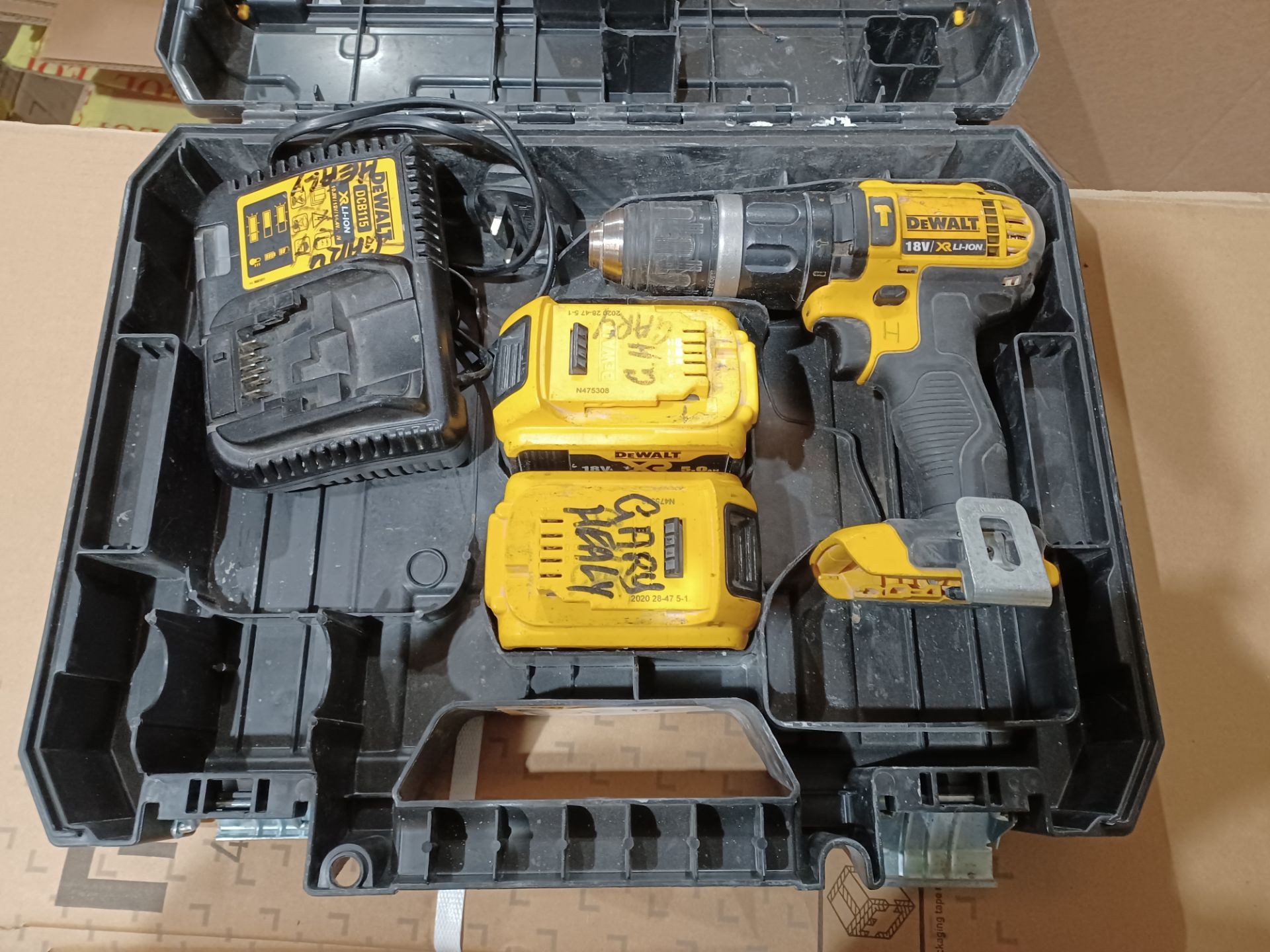 DEWALT DCD785P2T-SFGB 18V 5.0AH LI-ION XR CORDLESS COMBI-HAMMER DRIL COMES WITH 2 BATTERIES, CHARGER