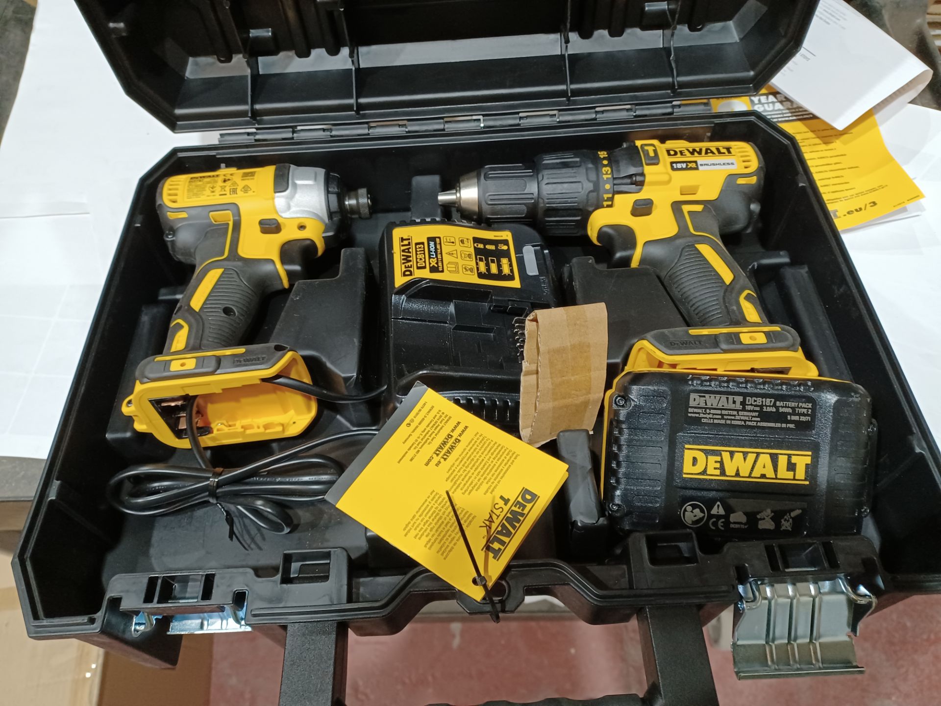DEWALT DCK2060L2T-SFGB 18V 3.0AH LI-ION XR BRUSHLESS CORDLESS TWIN PACK WITH BATTERY CHARGER AND