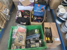 100 PIECE MIXED CAR LOT INCLUDING INTERIOR CLEANING KIT, JUMP LEADS, TRAVEL BLANKETS ETC S1-4