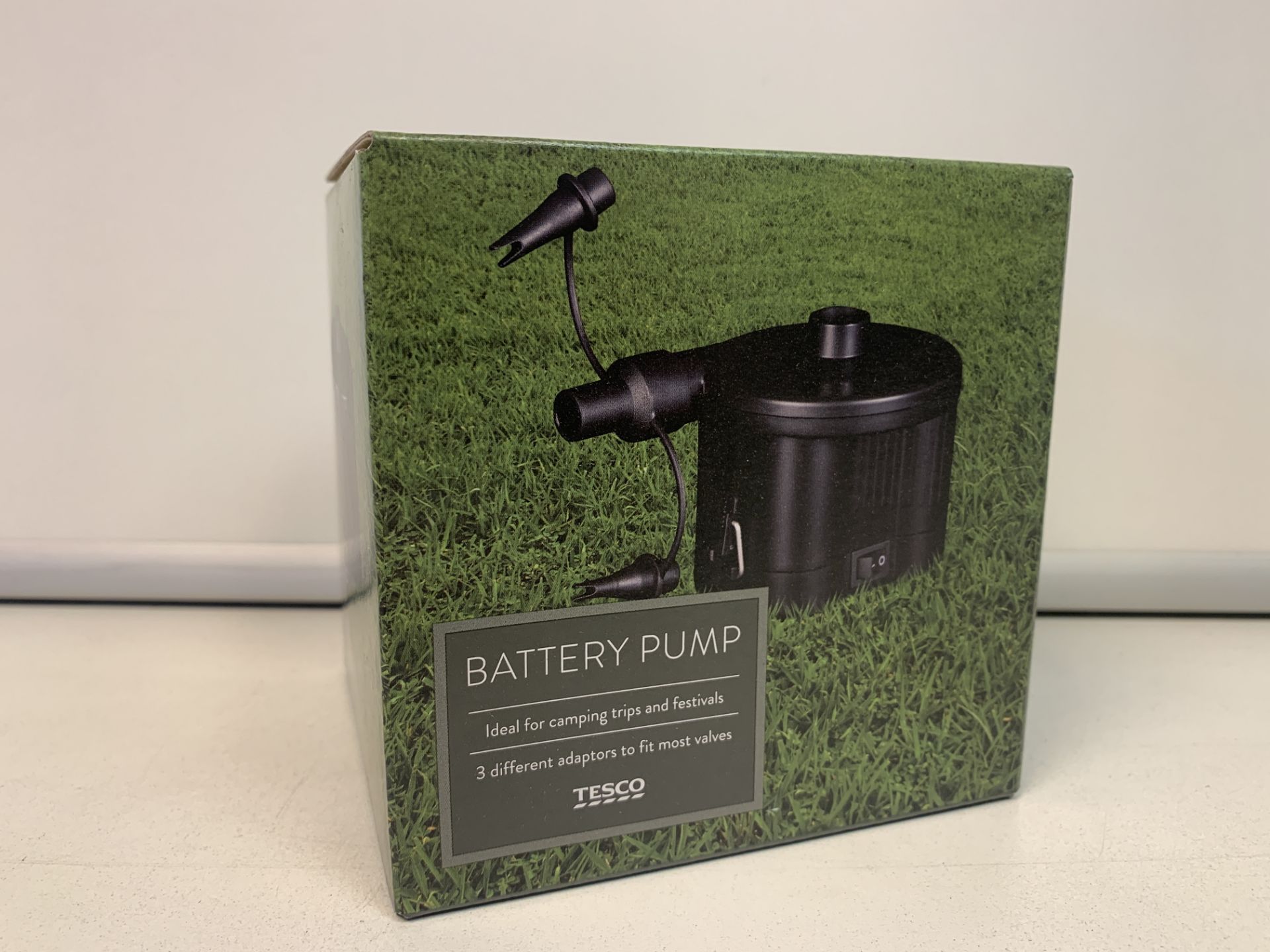 10 X NEW BOXED TESCO BATTERY PUMPS. IDEAL FOR CAMPING, TRIPS AND FESTIVALS. 3 DIFFERENT ADAPTORS - Image 2 of 2