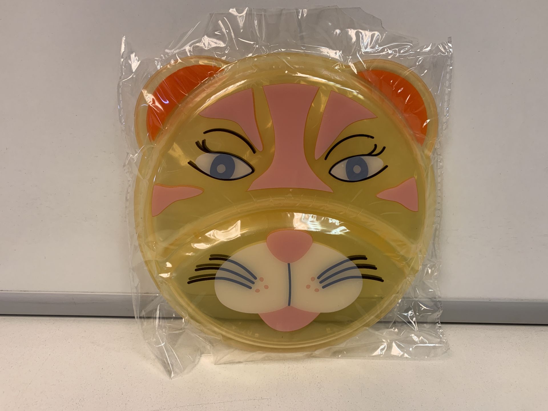 96 X BRAND NEW PACKS OF 2 ANIMAL FACE PLATES R9