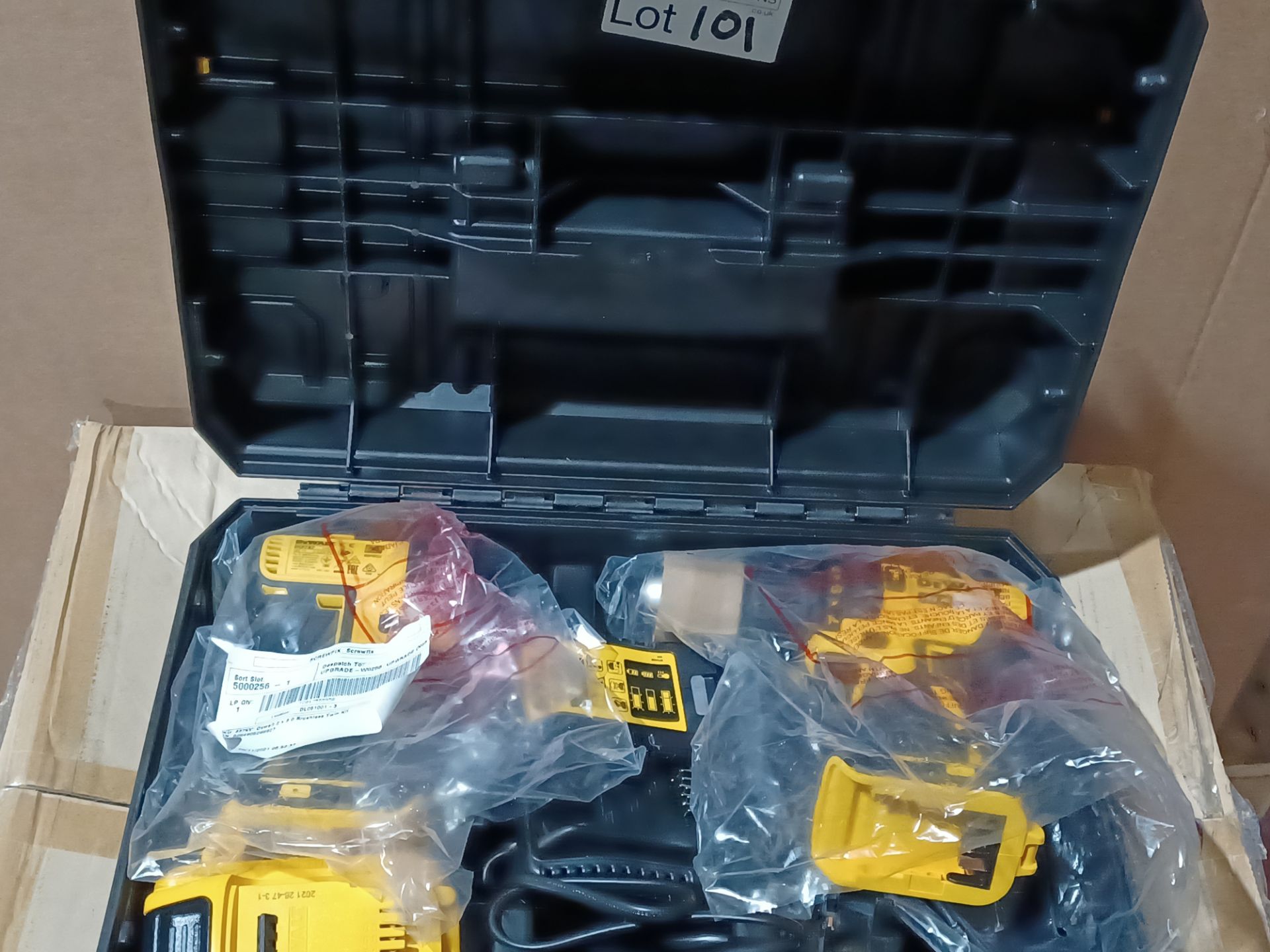 DEWALT DCK2060L2T-SFGB 18V 3.0AH LI-ION XR BRUSHLESS CORDLESS TWIN PACK (337KV) INCLUDES 1 BATTERY