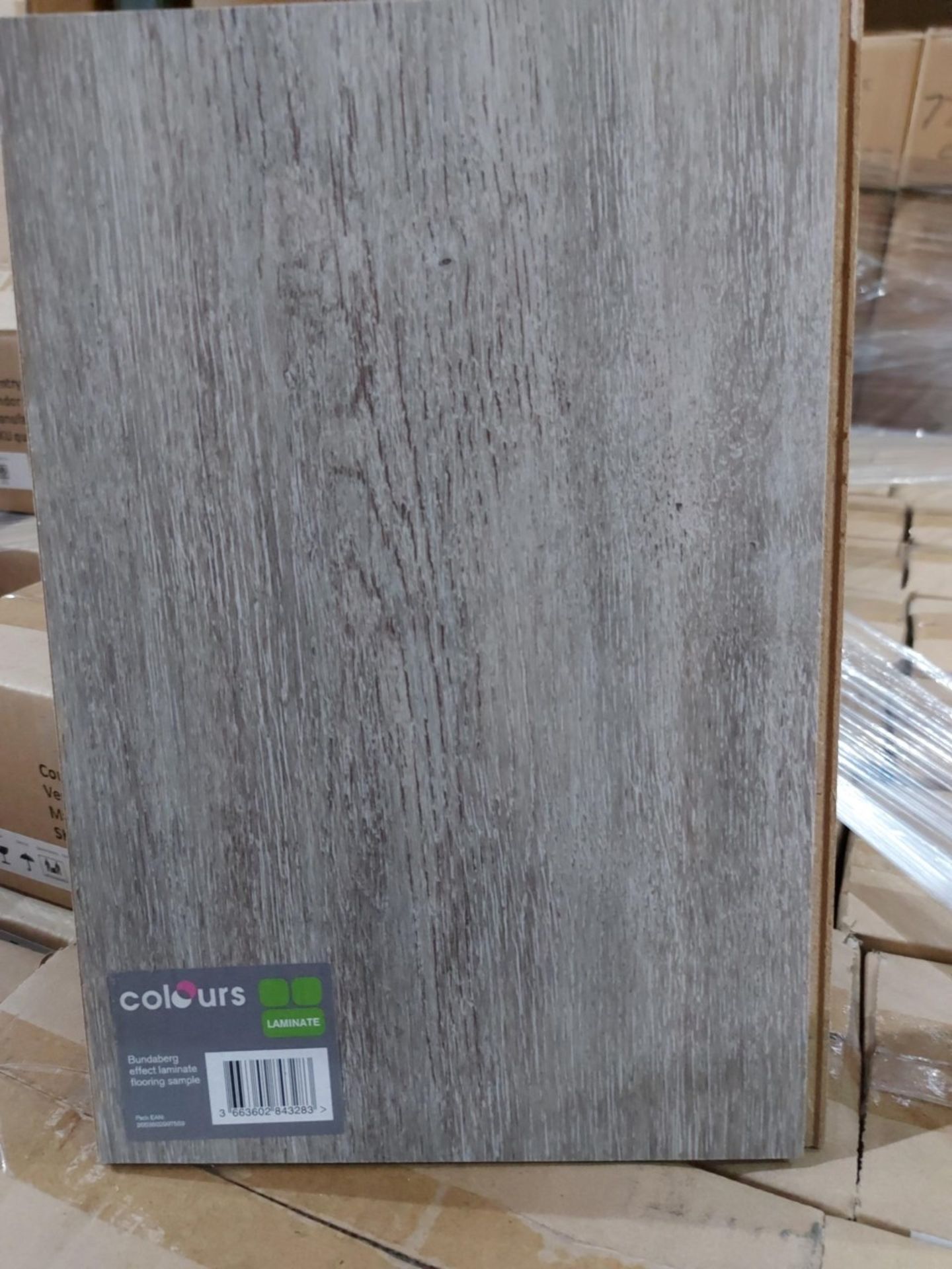 (Q179) PALLET TO CONTAIN 308 x BUNDABERG EFFECT LAMINATE FLOORING SAMPLE PIECES