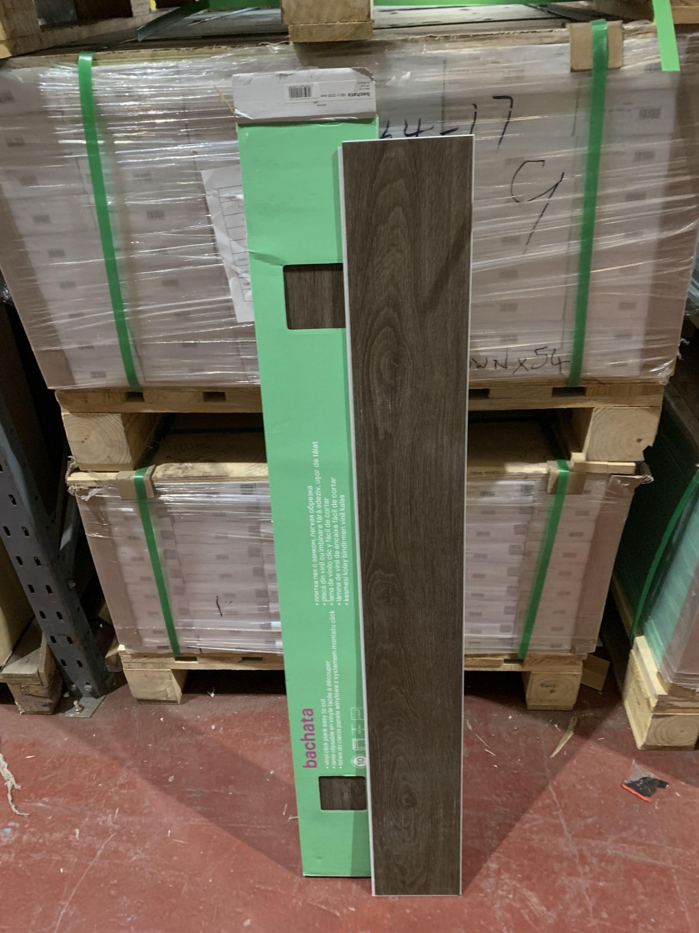 PALLET TO CONTAIN 10 x PACKS OF NEW BACHETA LUXURY VINYL CLICK PLANK FLOORING. STYLE: BROWN. EASY TO