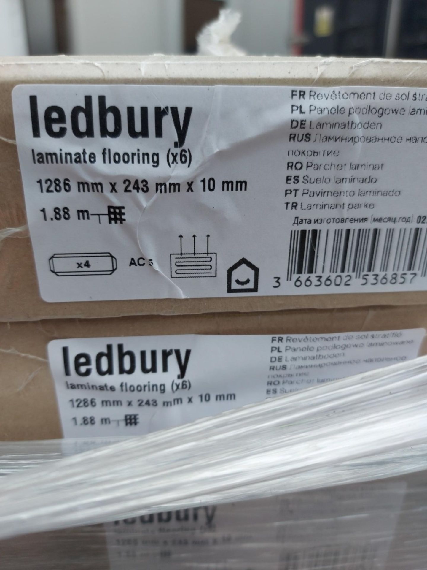 PALLET TO CONTAIN 16 NEW SEALED PACKS OF GOODHOME LEDBURY LIGHT BROWN OAK EFFECT 10MM LAMINATE - Image 3 of 3