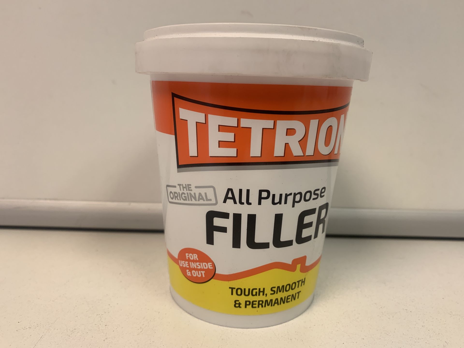 36 X NEW TETRION 600G ALL PURPOSE FILLER. TOUGH, SMOOTH & PERMANENT. FOR USE INSIDE & OUT. (ROW 10)