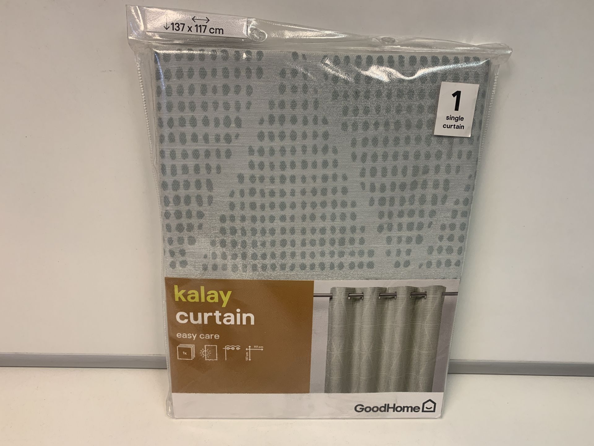 24 X NEW KALAY EASY CARE CURTAINS SIZE: 137CM(L)X117CM(W)