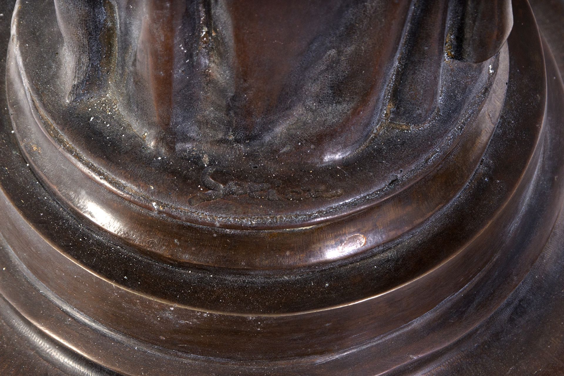 Cariátides. Pareja de esculturas en bronce, siglo XX. - Bild 5 aus 6