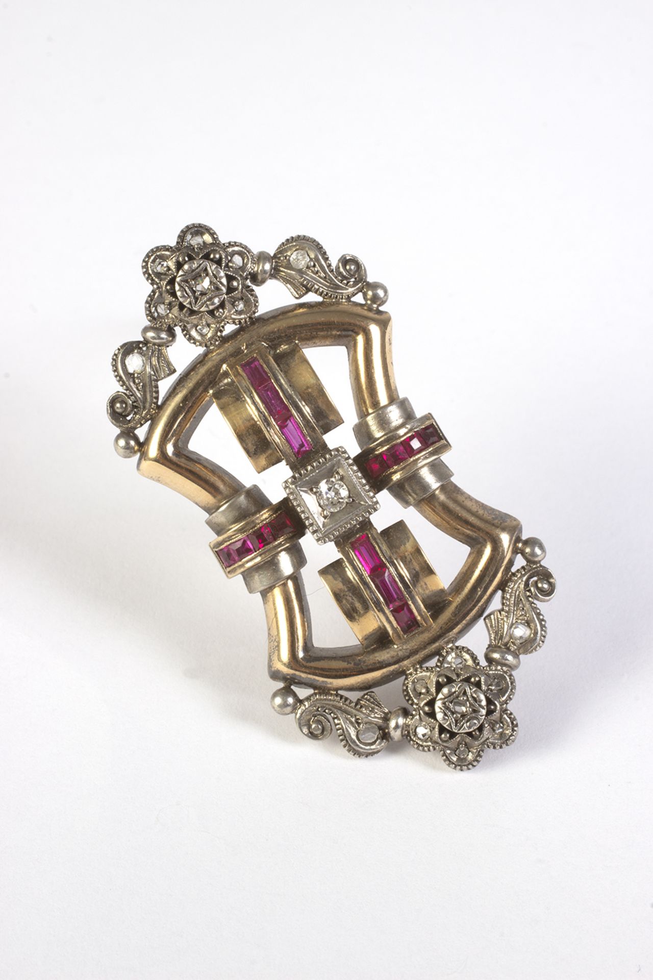 Broche estilo isabelino en oro y vistas en plata con diamante talla brillante antigua y rosa y símil - Image 2 of 5