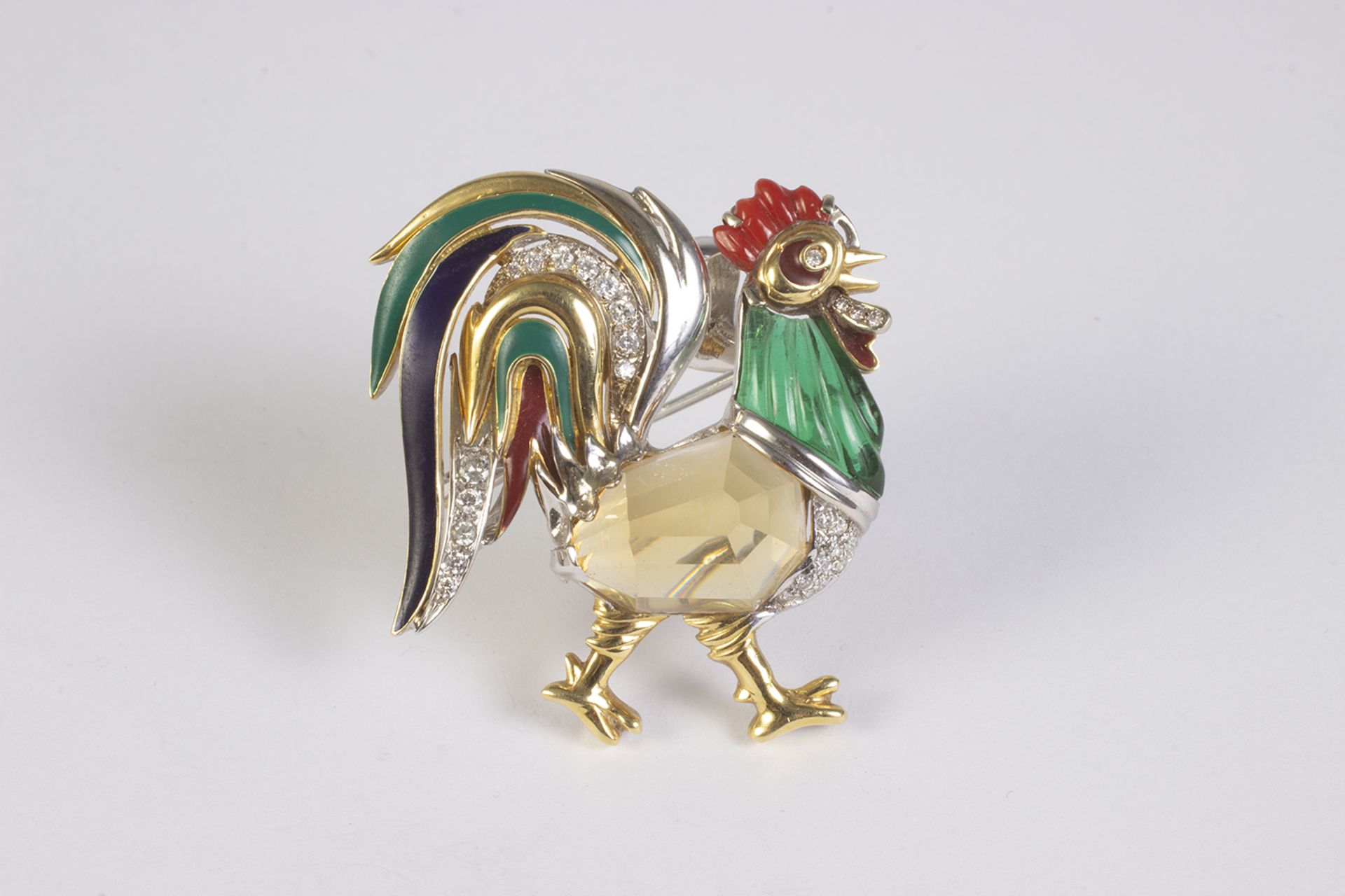 Broche en forma de gallo en oro bicolor, citrino, cristal de tonalidad verde, diamante talla brillan