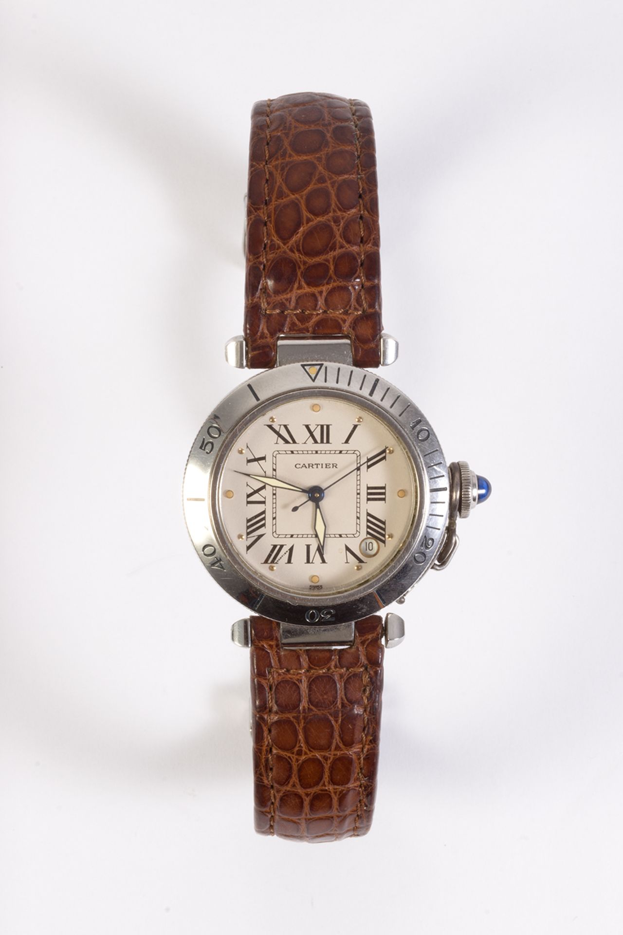 Reloj de pulsera Cartier en acero y correa de piel.