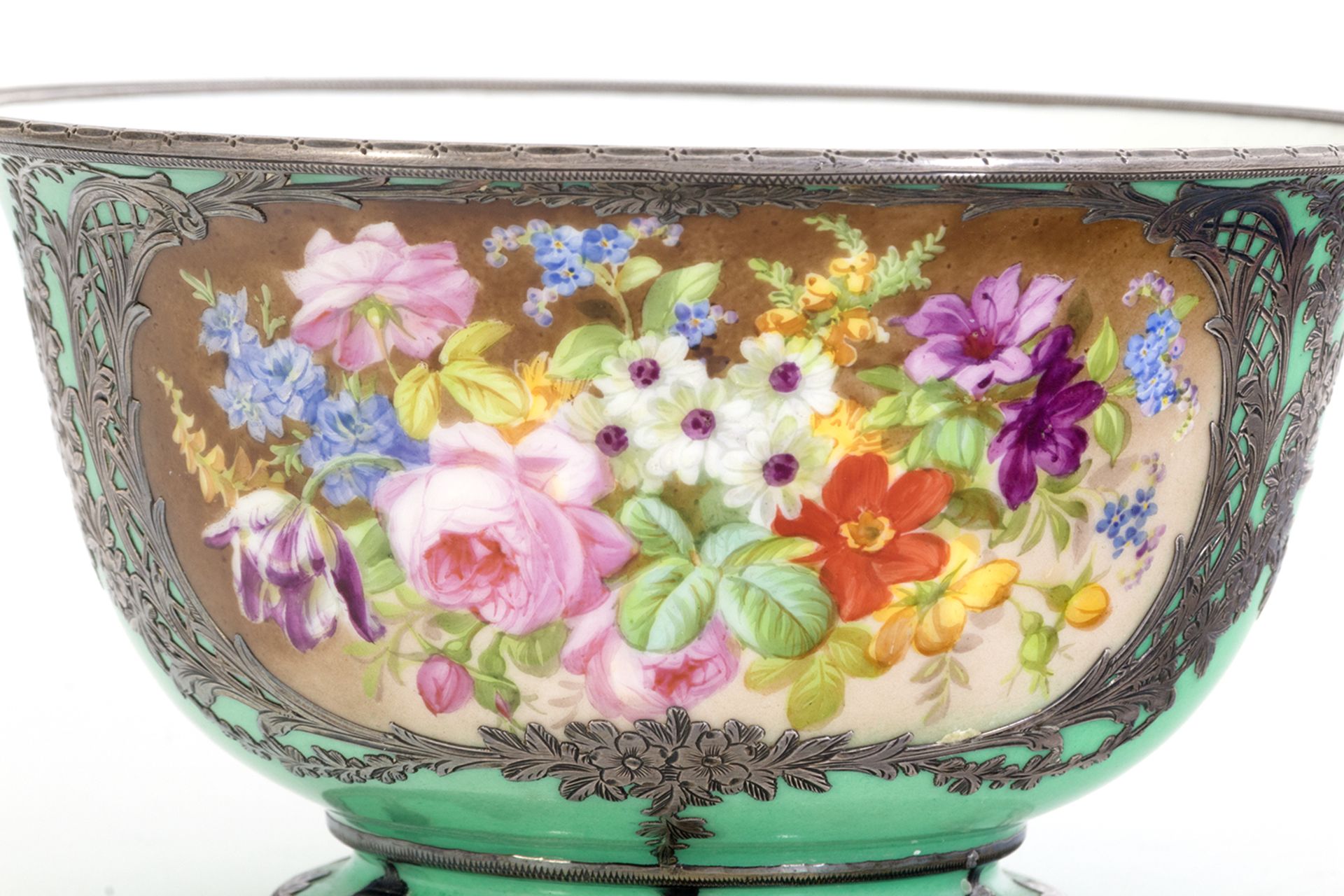 Conjunto de aguamanil, jofaina y cuenco en porcelana francesa estilo Sèvres con decoración floral y - Bild 2 aus 11