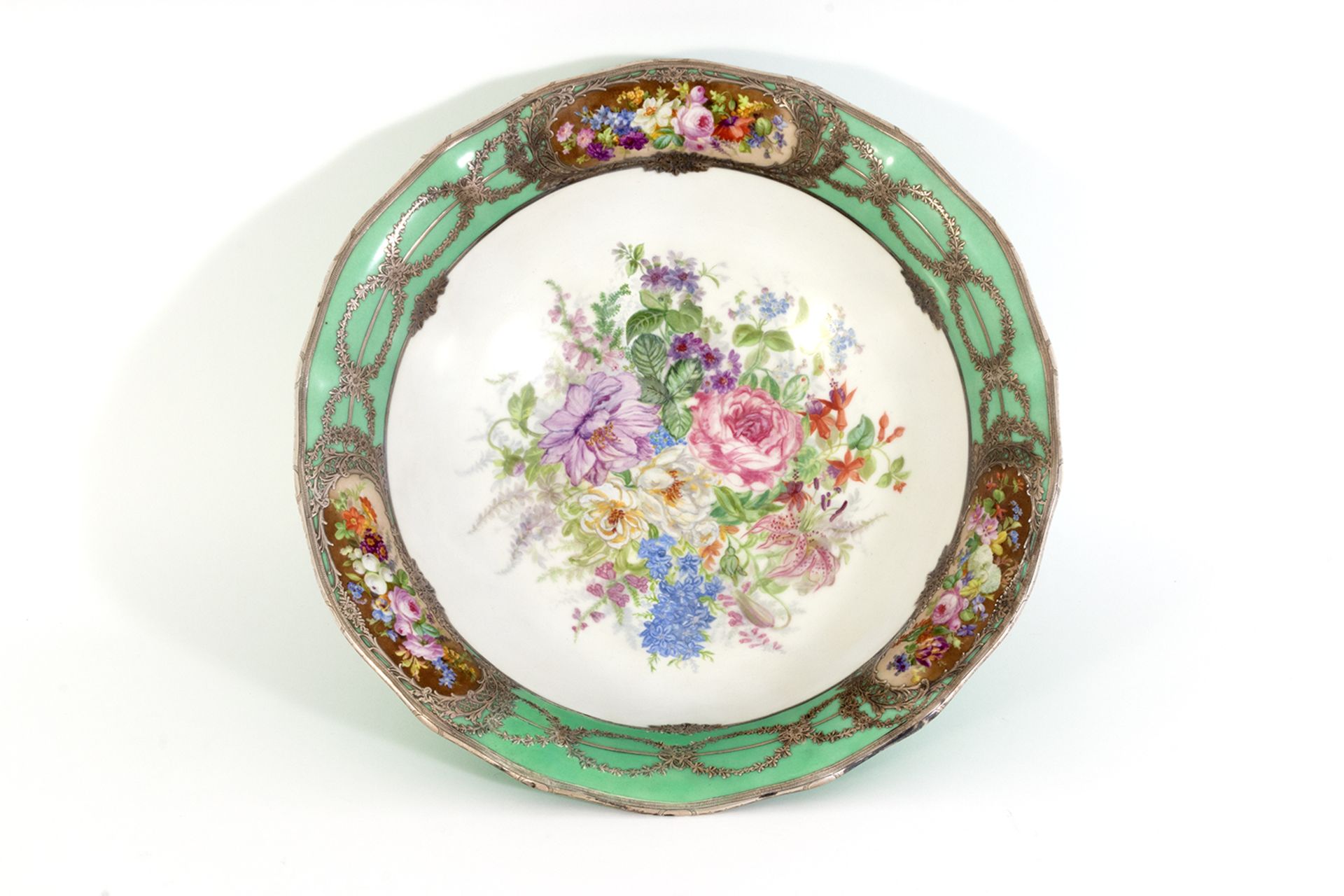 Conjunto de aguamanil, jofaina y cuenco en porcelana francesa estilo Sèvres con decoración floral y - Image 3 of 11