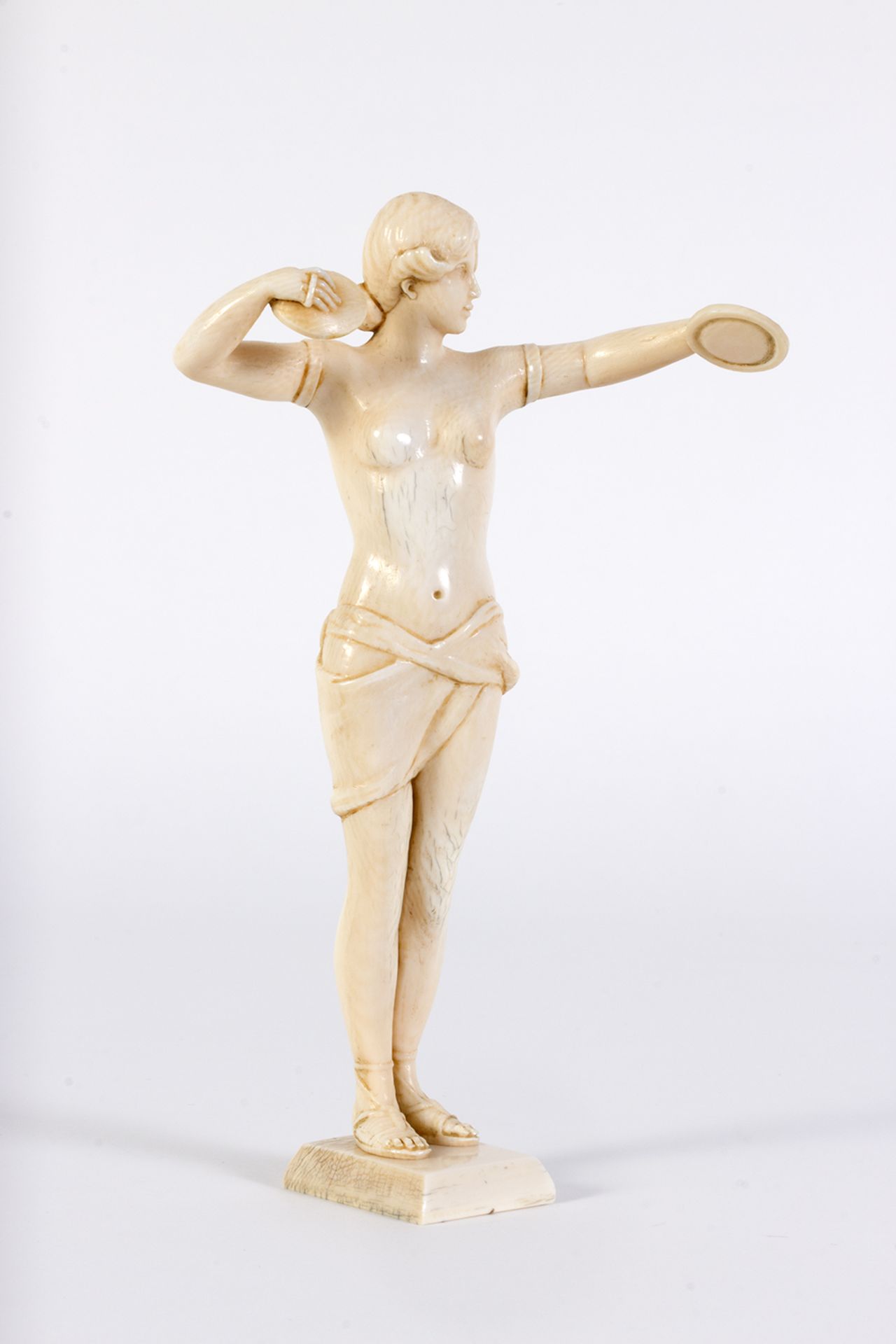 Bailarina semidesnuda con platillos. Art Nouveau. Francia, principios del s.XX. - Bild 2 aus 6