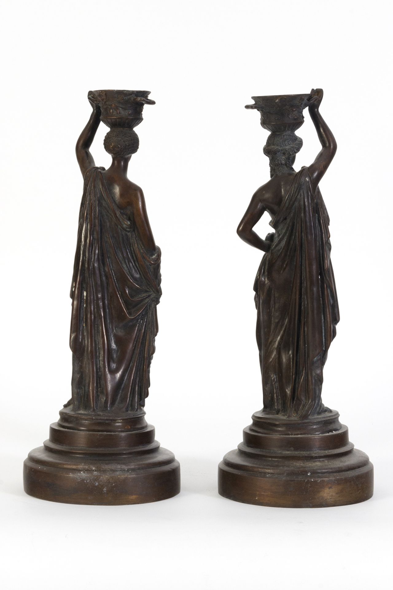 Cariátides. Pareja de esculturas en bronce, siglo XX. - Bild 3 aus 6