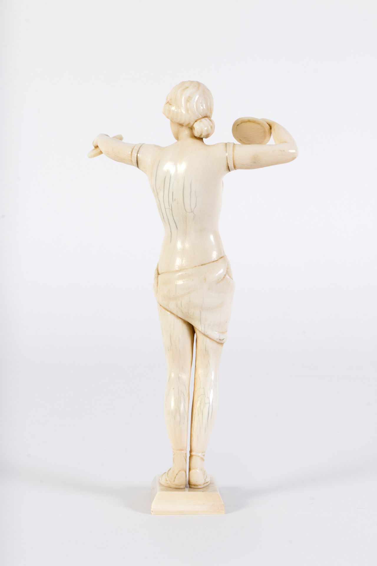 Bailarina semidesnuda con platillos. Art Nouveau. Francia, principios del s.XX. - Bild 4 aus 6