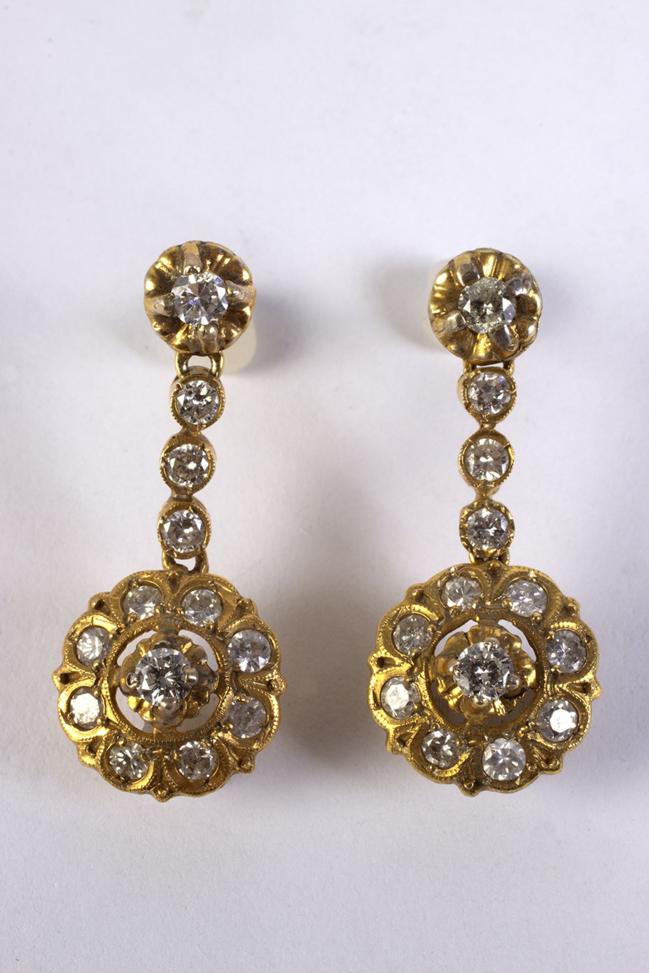 Pendientes largos estilo isabelino en oro y diamantes talla brillante. - Bild 2 aus 3