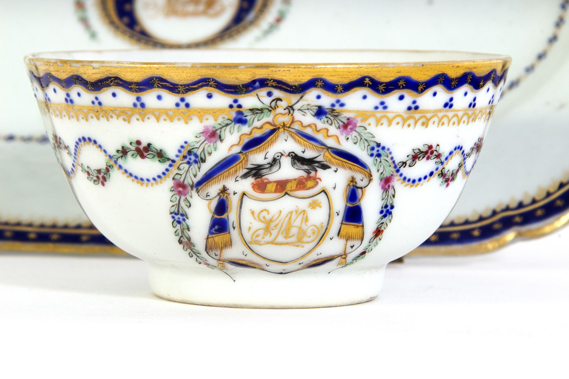 Fuente y cuenco en porcelana china Familia Rosa de Compañía de Indias. Dinastía Qing. - Image 3 of 4