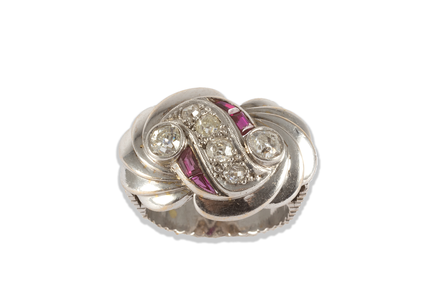 Chevaliere ring in white gold, old brilliant cut diamonds and ruby similes.