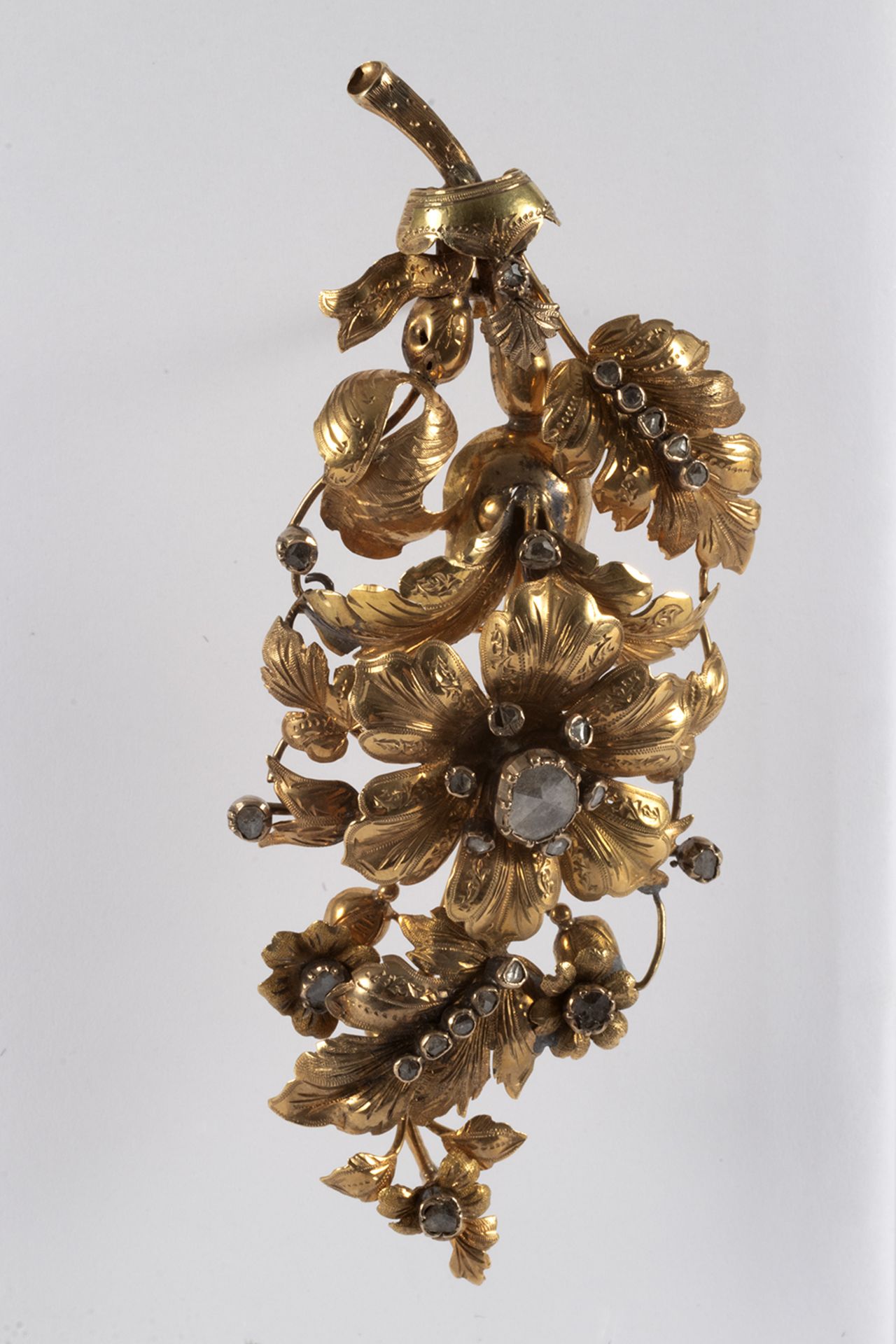 Elizabethan floral brooch in gold and 3/3 rose cut diamonds.