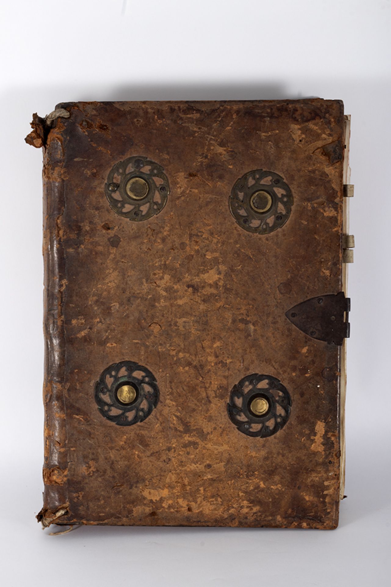 Cantoral or choir book manuscript in Latin on parchment. - Bild 2 aus 2
