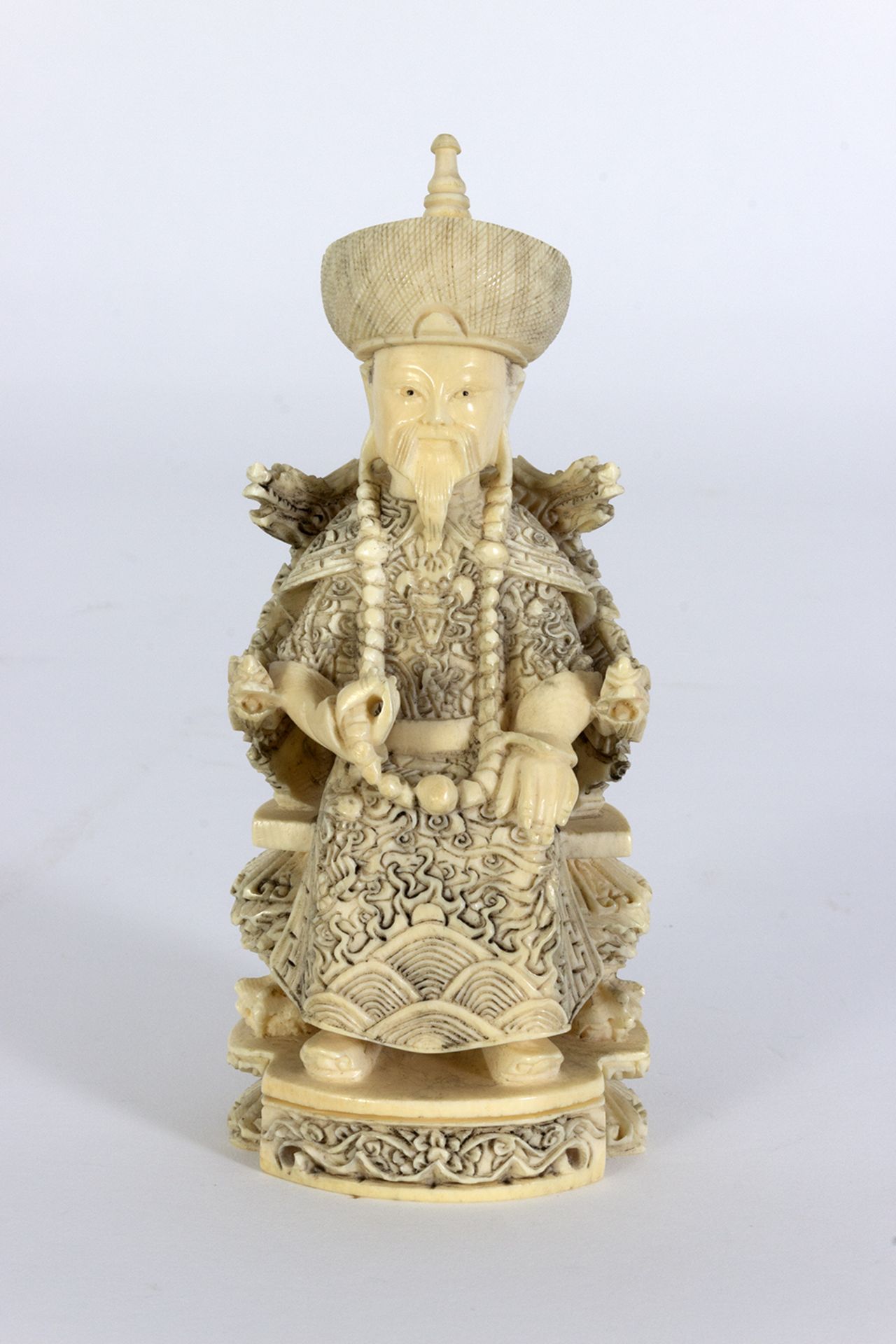 Pair of enthroned emperors in carved ivory. - Bild 2 aus 2