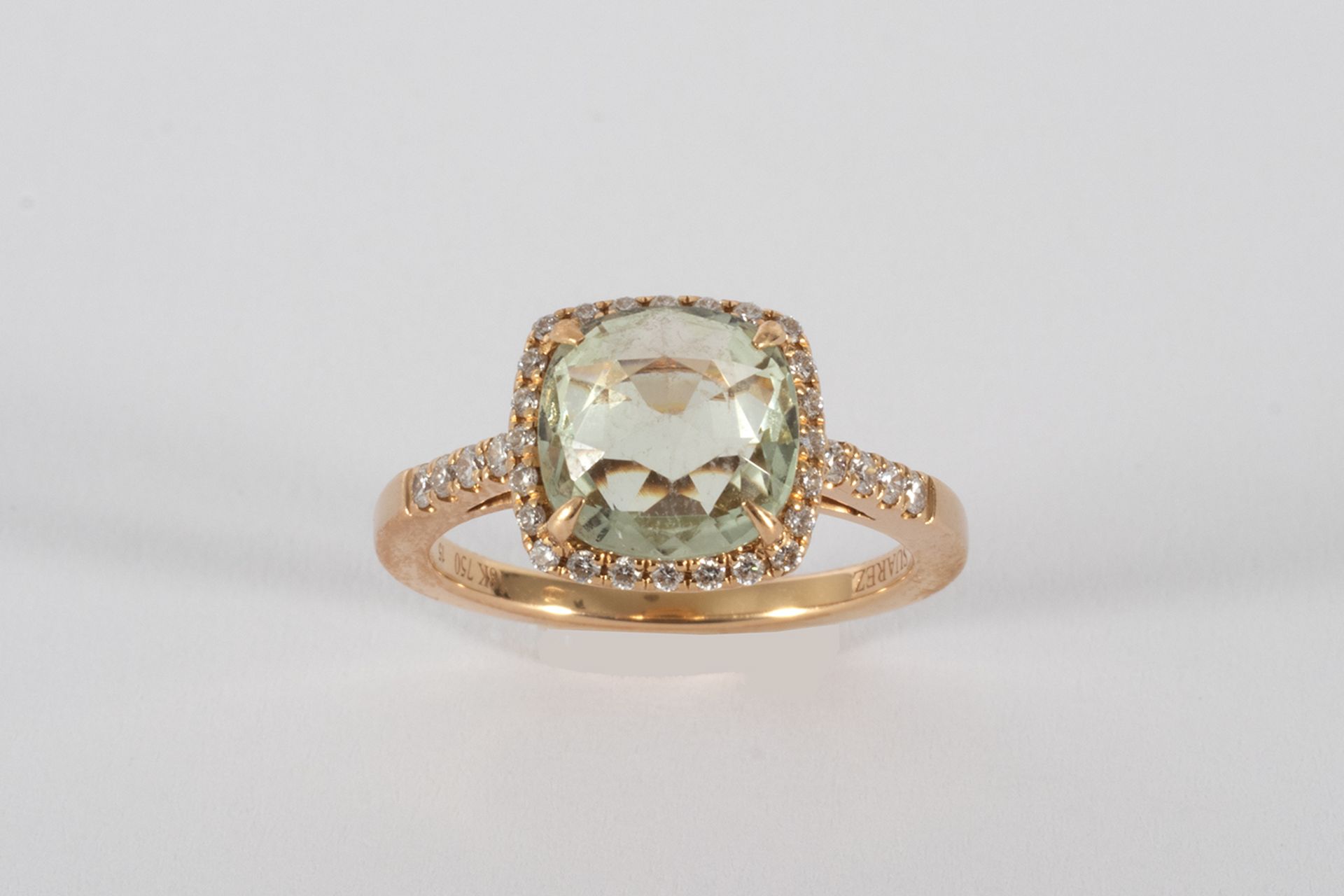 Gold ring with aquamarine and brilliant cut diamonds from the Suárez firm.