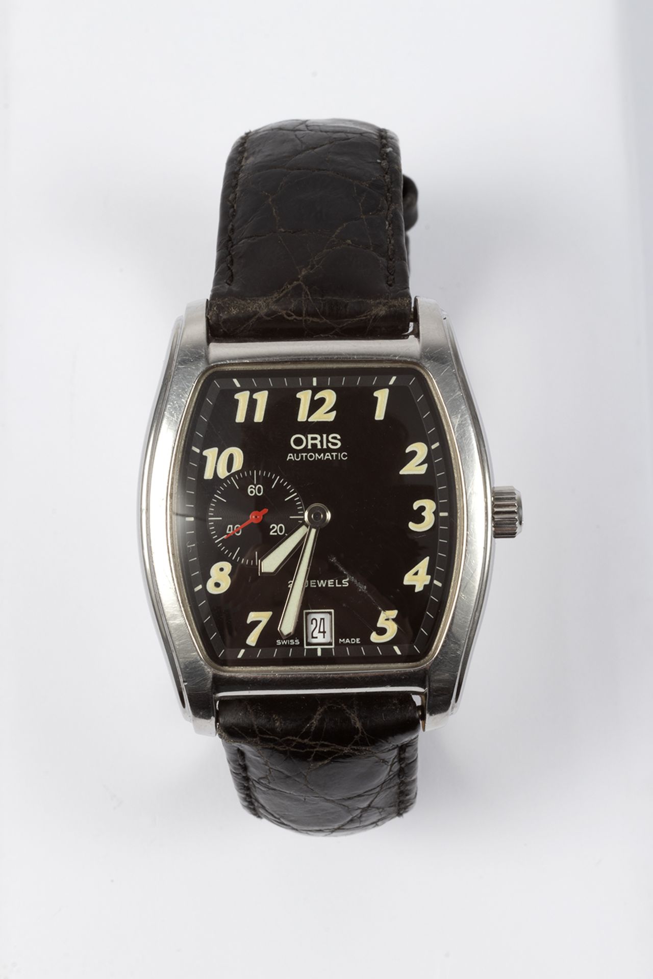 Oris men's wristwatch in steel and leather strap.