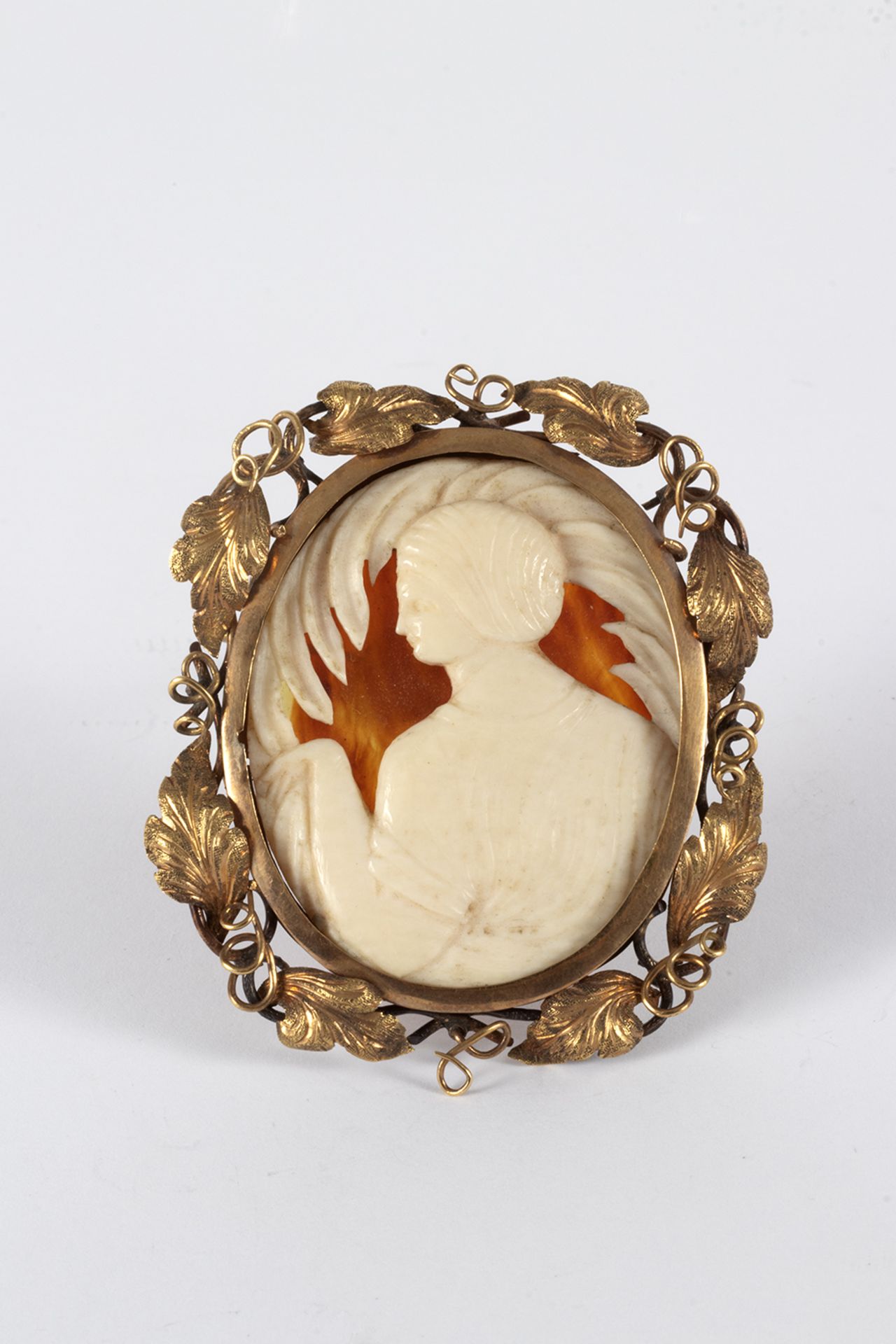 Noucentista ivory gold and tortoiseshell brooch.