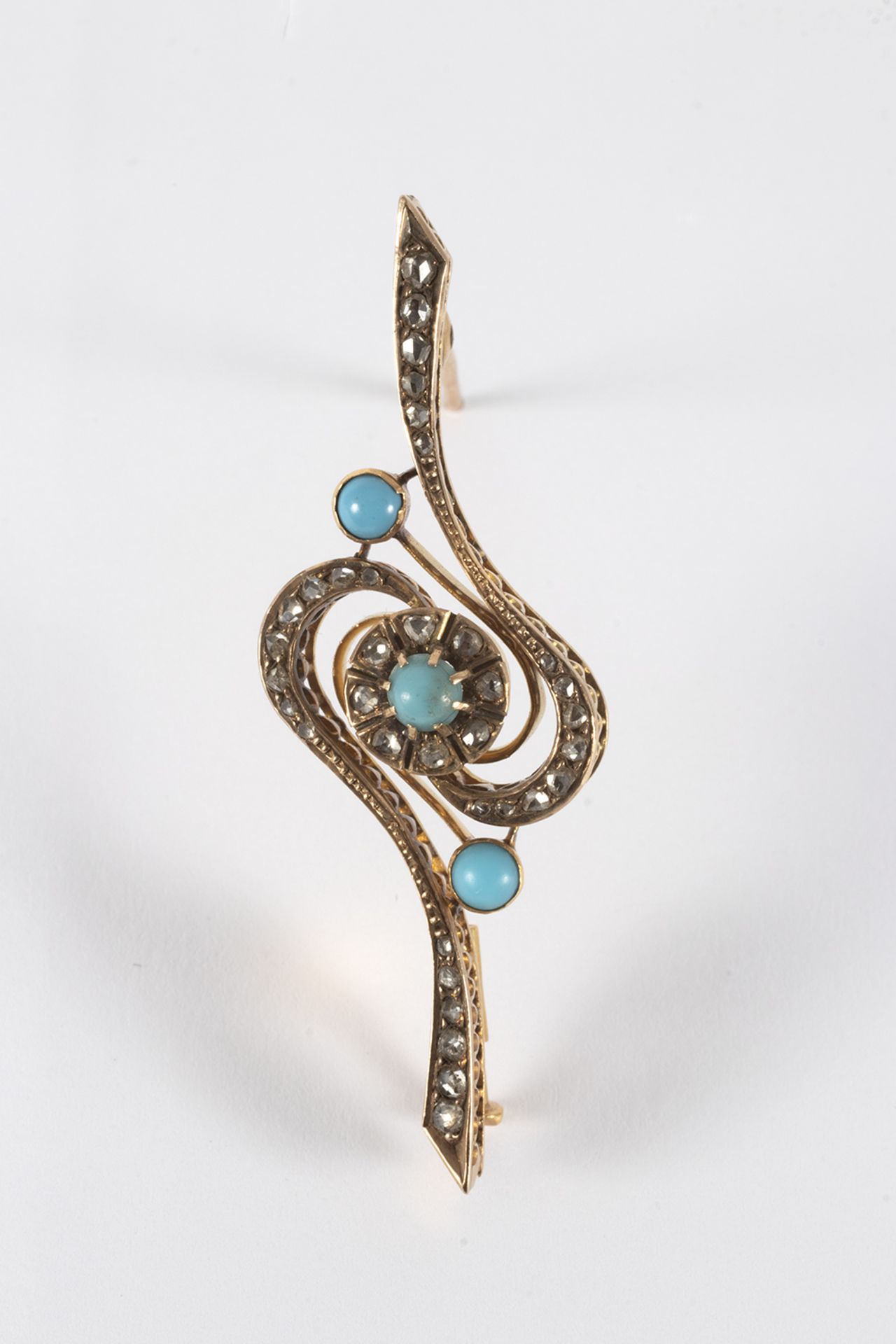 Elizabethan brooch in gold, rose cut diamonds and cabochon cut turquoise.