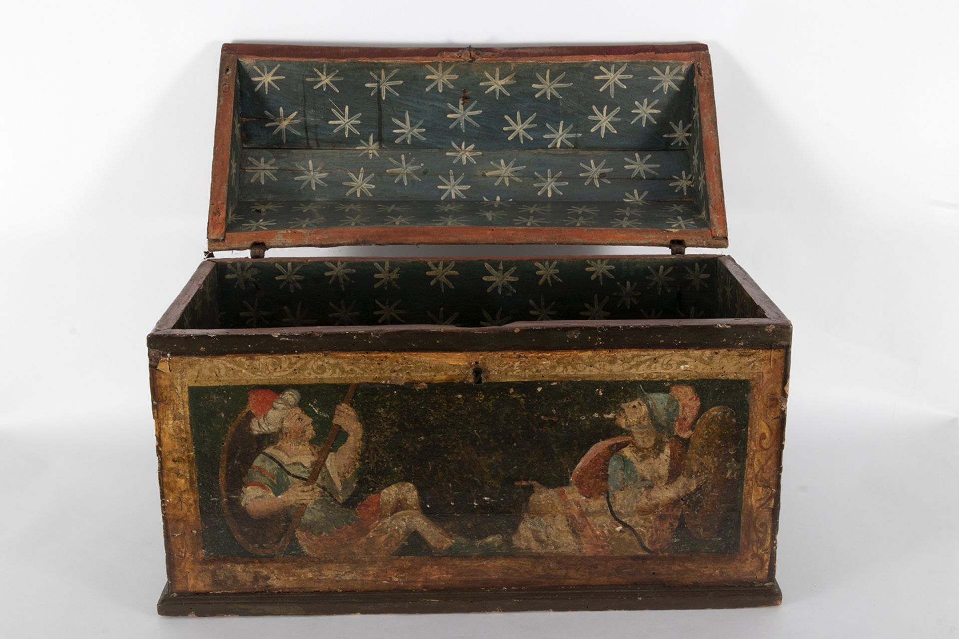 Ark with gabled lid in carved and polychrome wood with decoration of a Roman and Turkish soldier. - Image 3 of 4