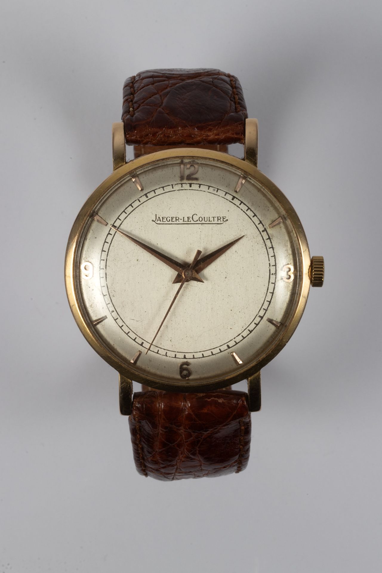 Jaeger-LeCoultre men's wristwatch. In gold and non-original leather strap