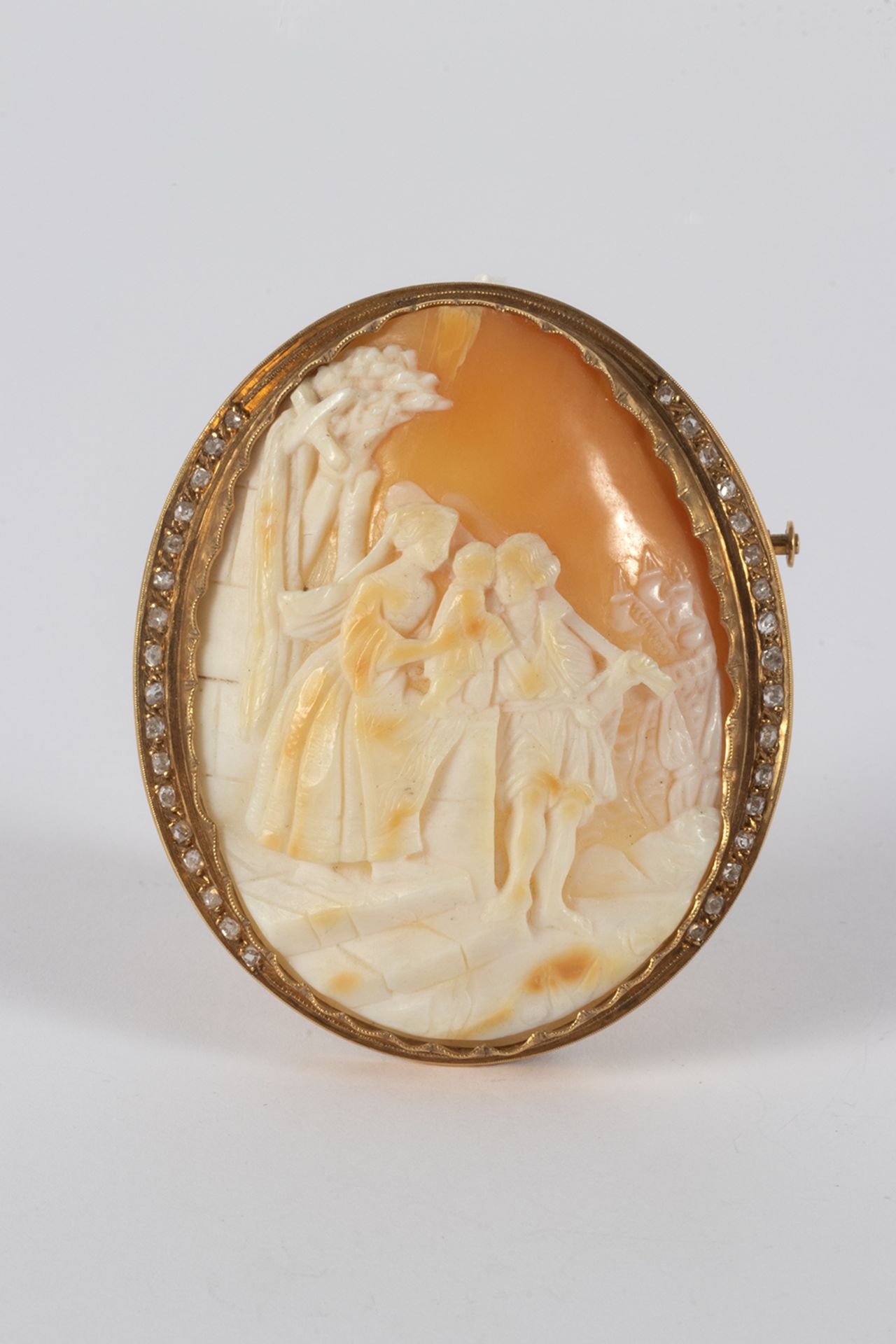 Cameo brooch pendant in gold and rose cut diamonds.