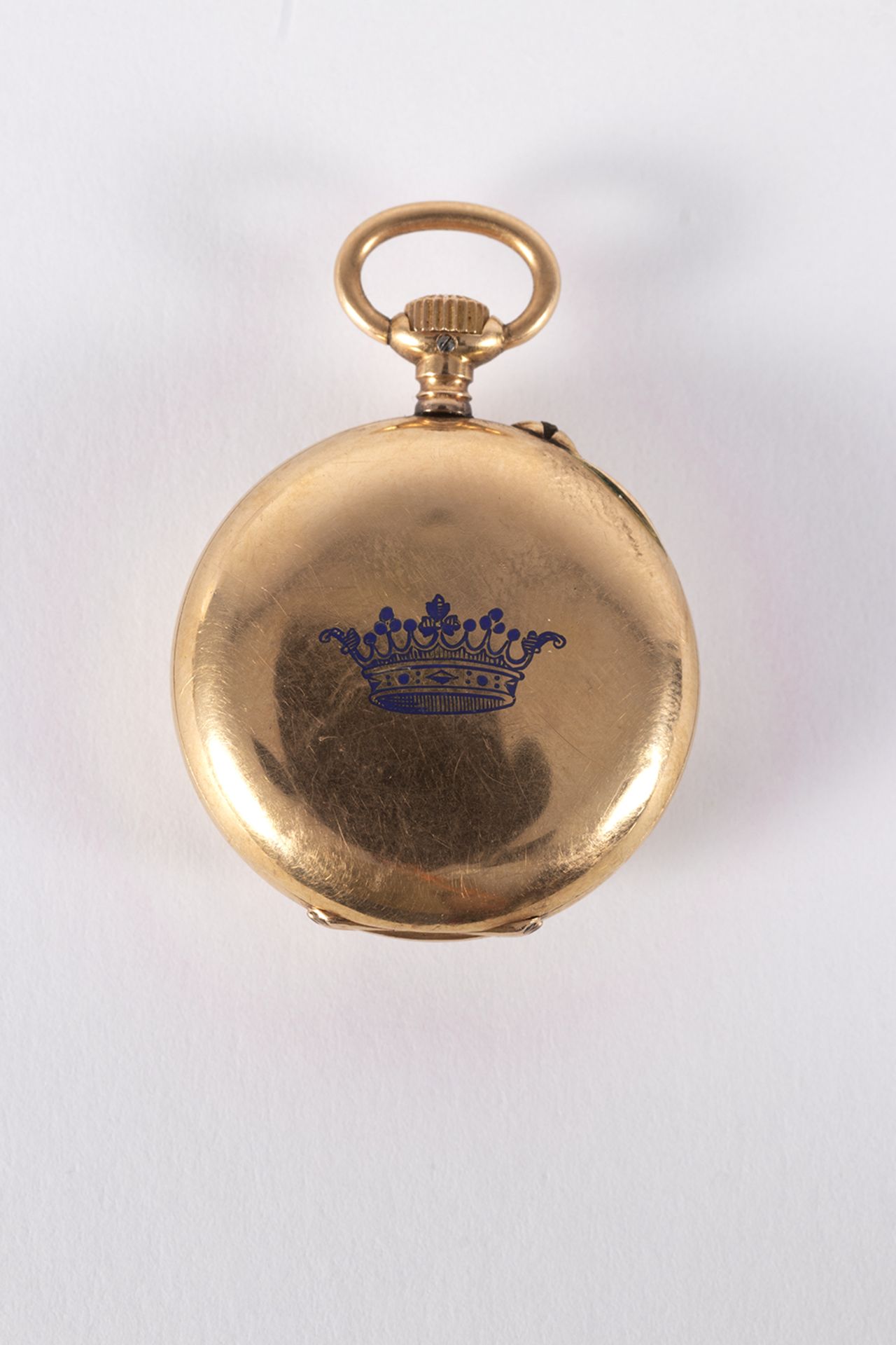 Longines hanging clock in gold, enamelled crown decoration on the reverse - remontaire mechanism. - Image 4 of 4