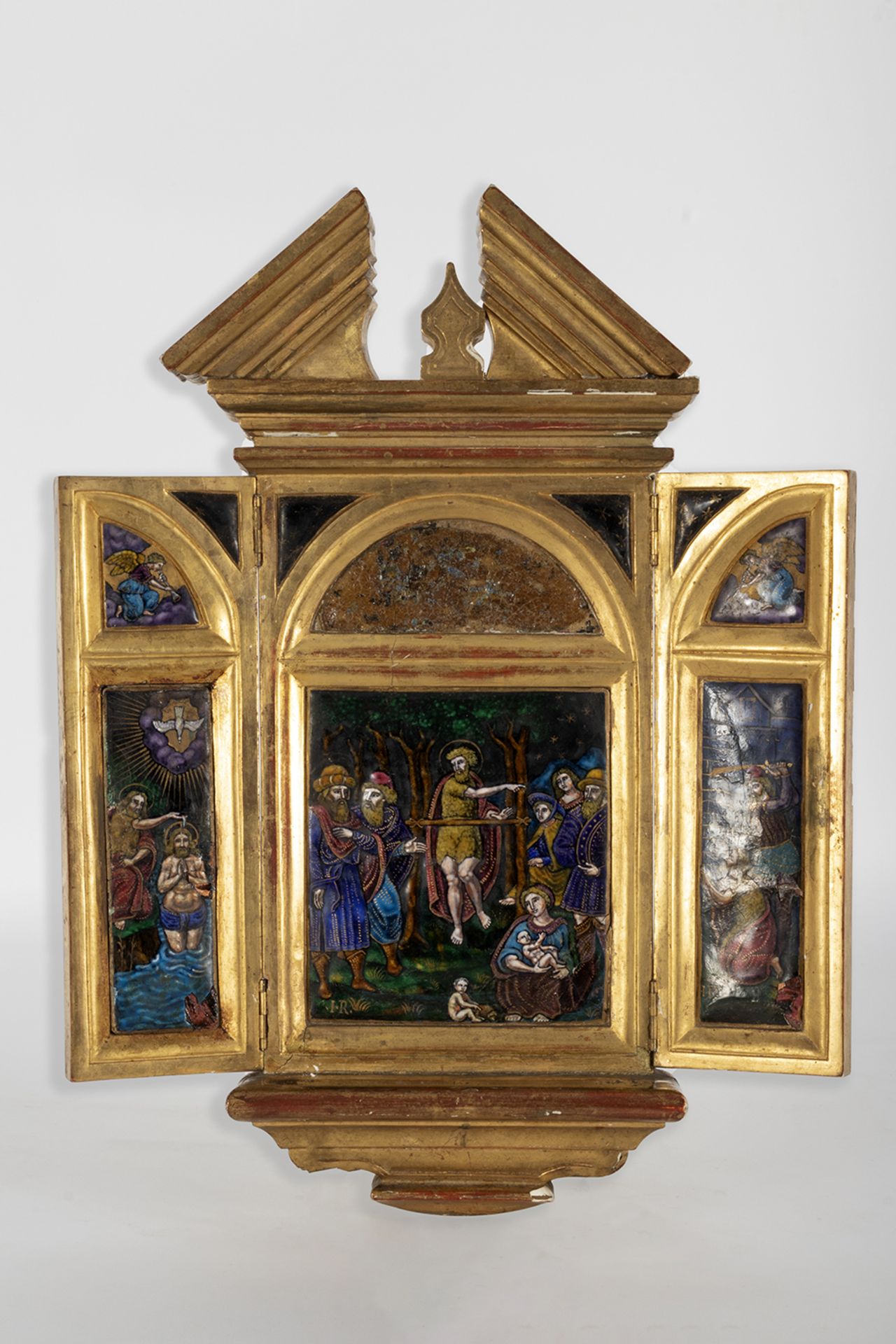 Triptych of architectural structure in gilded wood and enamel on copper with representation of scene