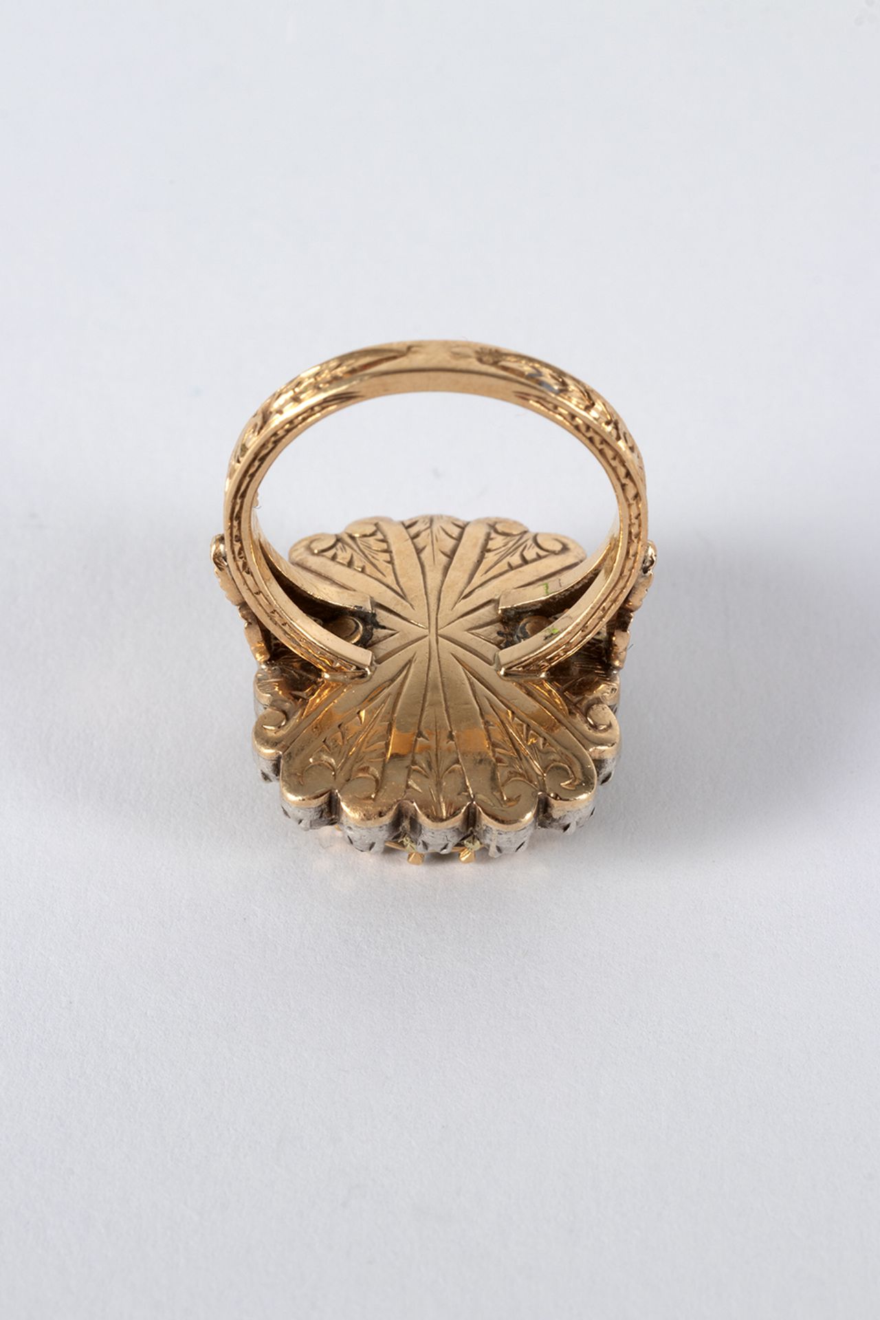 Rosette ring, Elizabethan style in gold and views in silver with emeralds, oval cut and Diamonds, ro - Bild 4 aus 5
